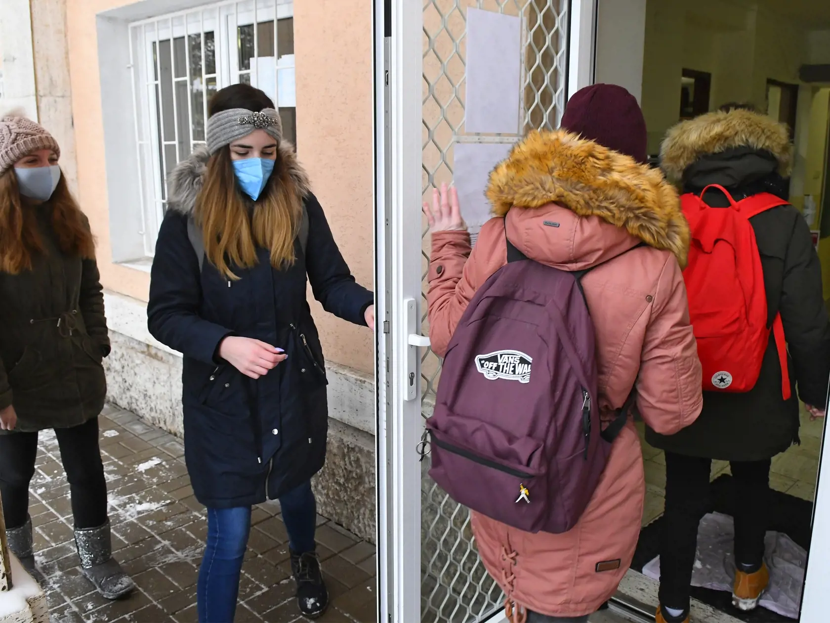 Nastúpiť by mohli deviataci, ale aj celý druhý stupeň základných škôl.