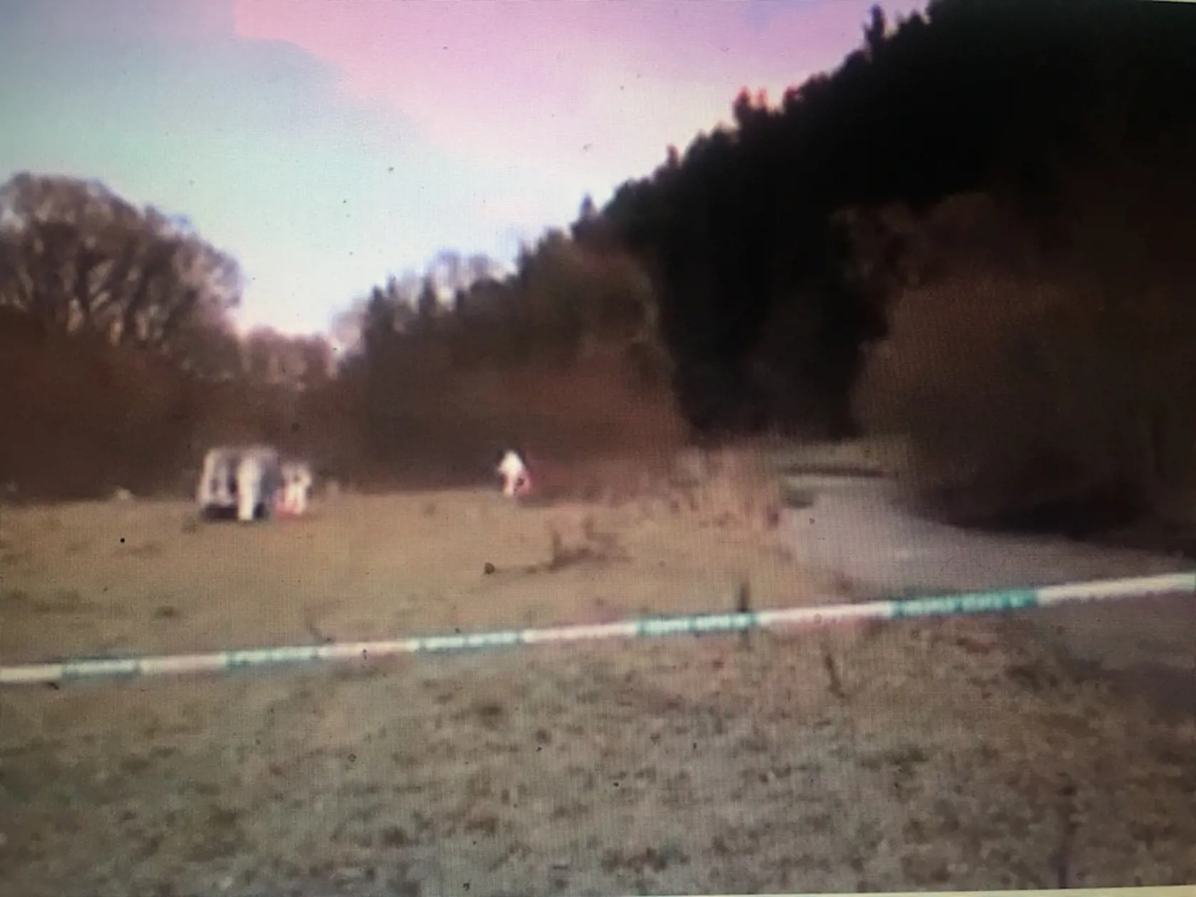 Polícia miesto činu niekoľko hodín prehľadávala.
