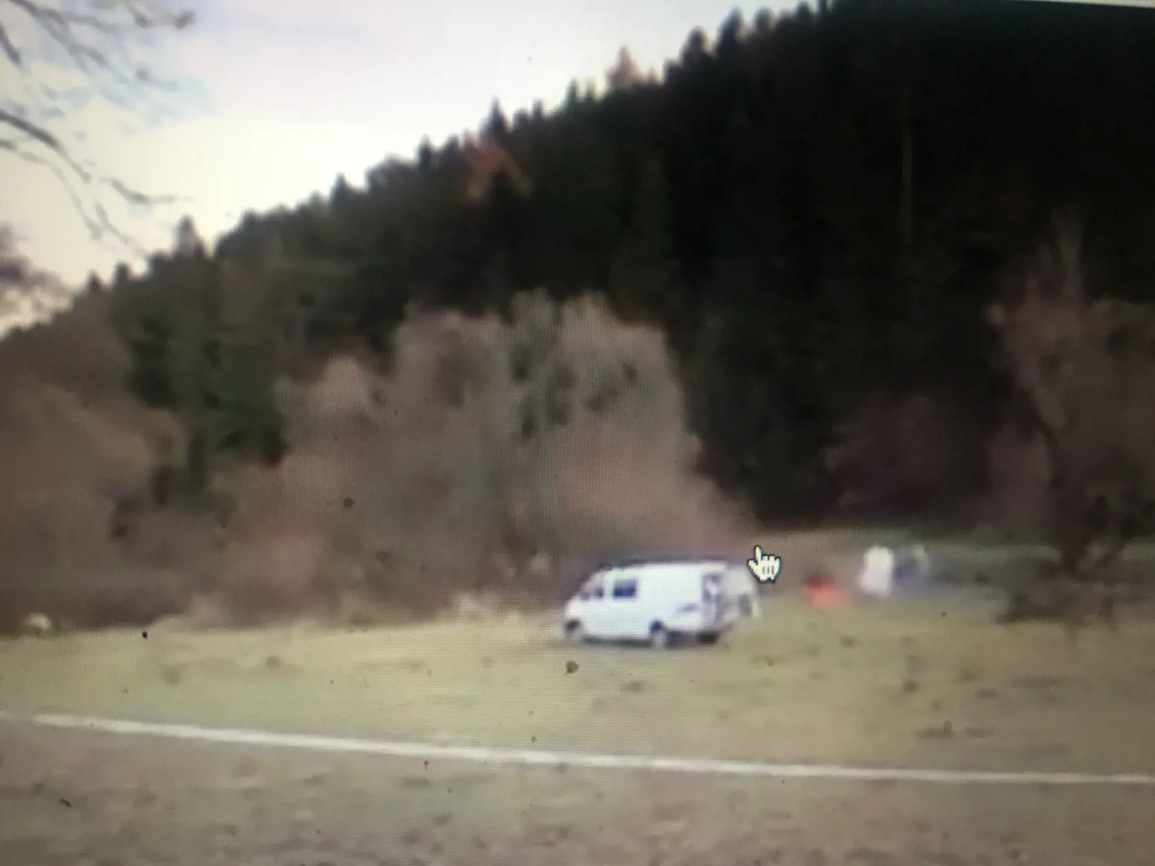Polícia miesto činu niekoľko hodín prehľadávala.