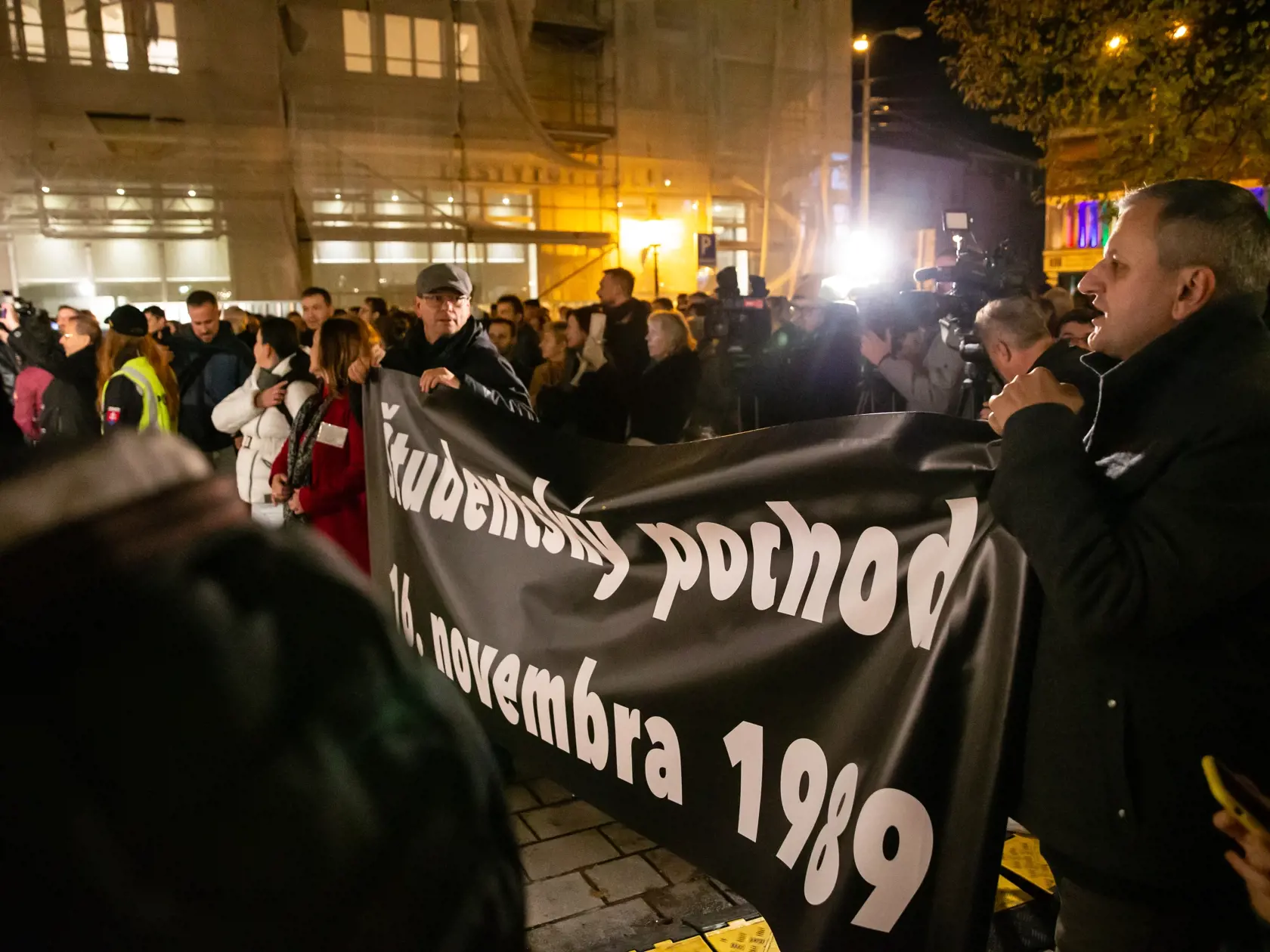 Na snimke je pochod študentov k 30 výročiu, ktorý sa konal 17 Novembra 1997 v Bratislave. 