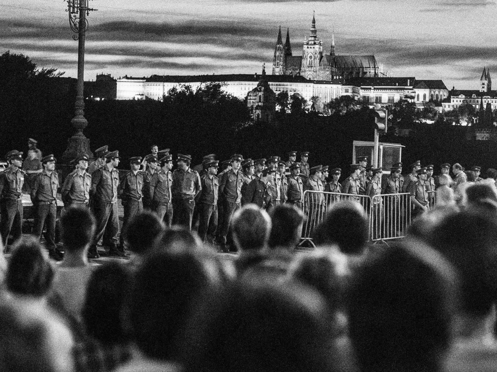 ĽUDIA PROTI MOCI Veľké protesty prebiehali v Prahe od augusta 1988.