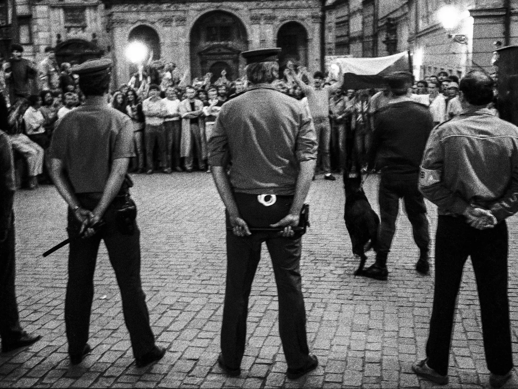 ĽUDIA PROTI MOCI Veľké protesty prebiehali v Prahe od augusta 1988.