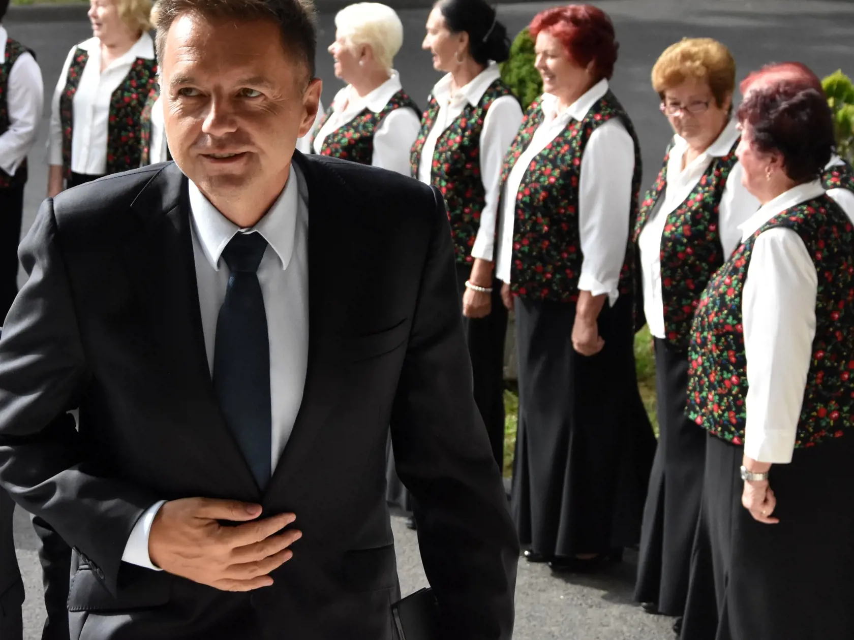 Na snímke guvernér Národnej banky Slovenska Peter Kažimír prichádza na výjazdové rokovanie vlády v Giraltovciach v okrese Svidník 17. septembra 2019.