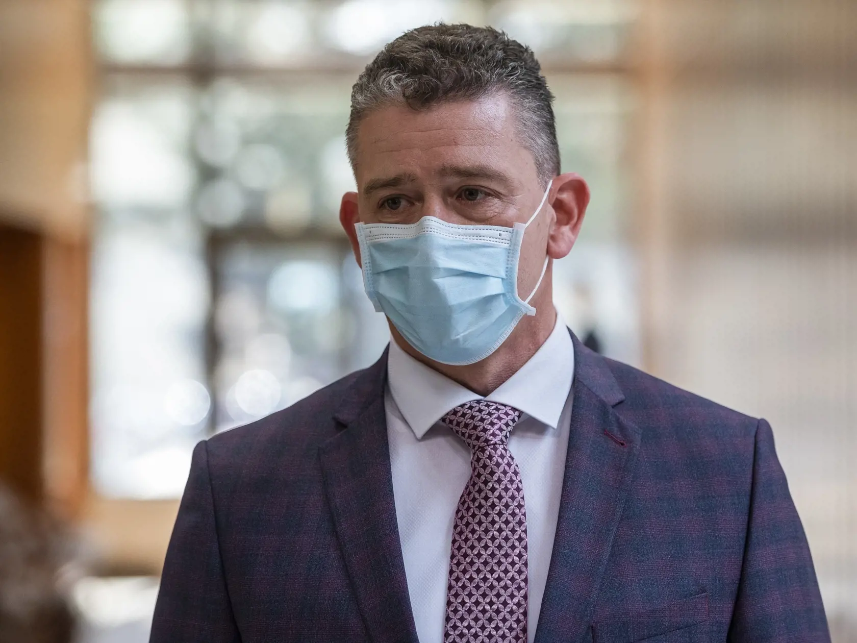 Na snímke je minister vnútra SR Roman Mikulec (OĽaNO) počas brífingu pred 6. rokovaním vlády SR v Bratislave.