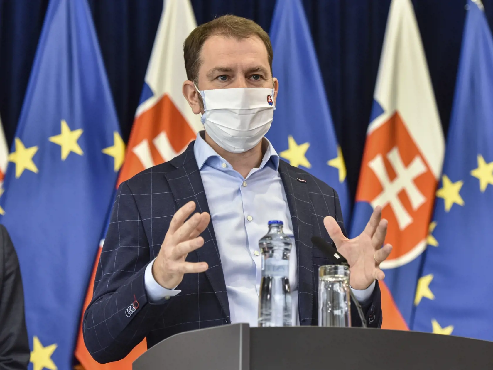 Na snímke je predseda vlády SR Igor Matovič počas tlačovej konferencie k oznámeniu rozhodnutia Ústredného krízového štábu SR