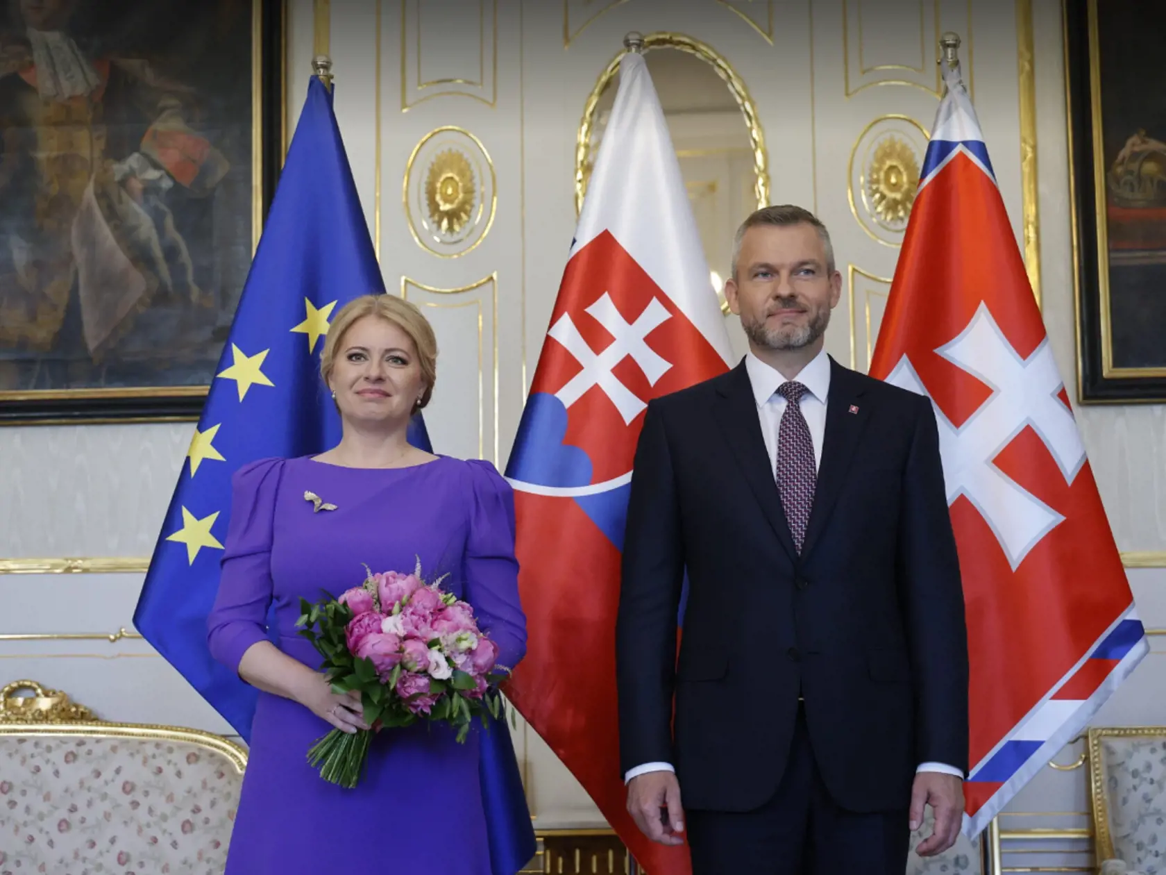 Bývalá prezidentka Zuzana Čaputová v sobotu poobede symbolicky odovzdala Prezidentský palác novej hlave štátu Petrovi Pellegrinimu.