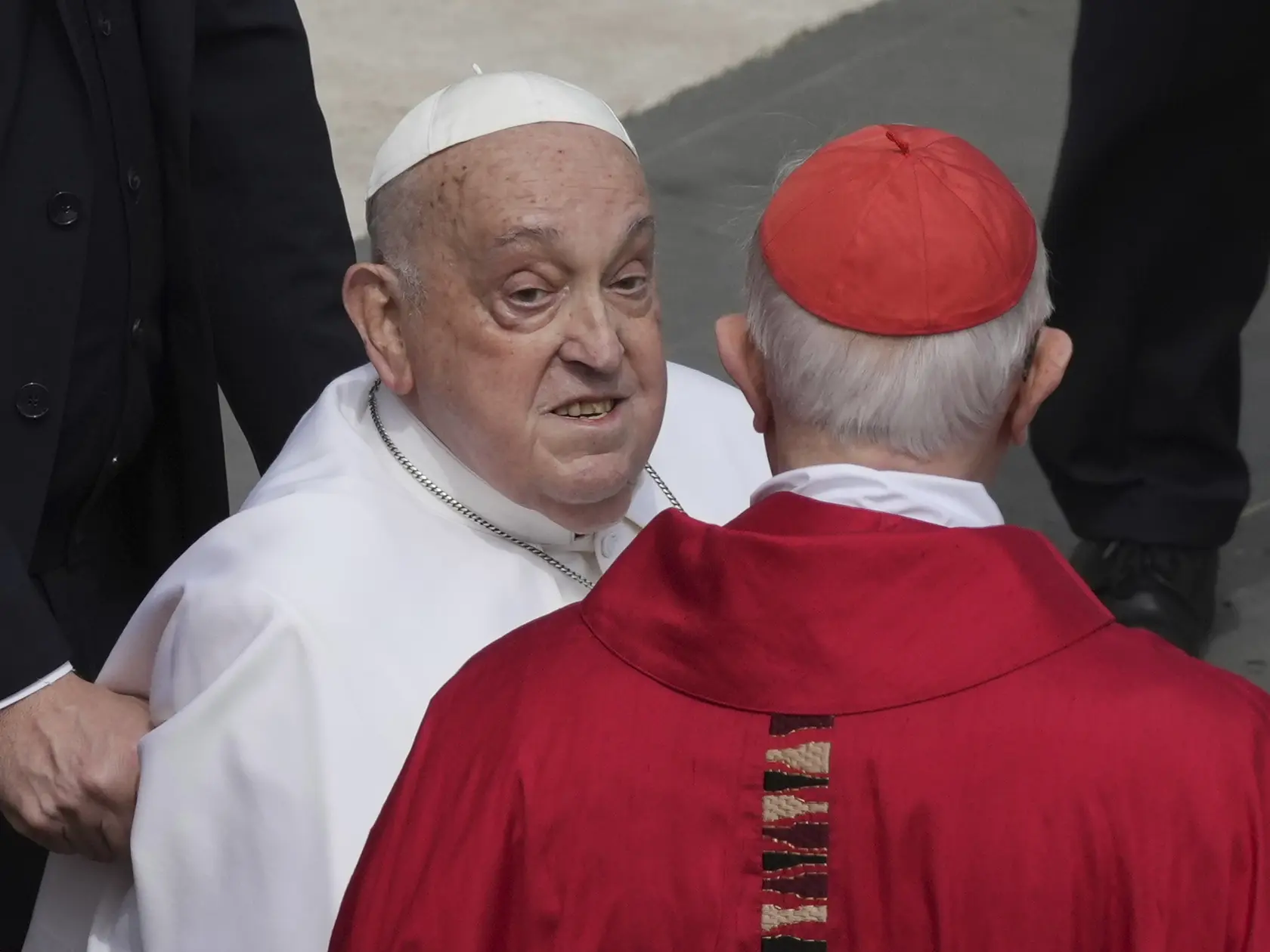 Pápež krátko zavítal na Námestie svätého Petra, po bohoslužbe zdravil veriacich.