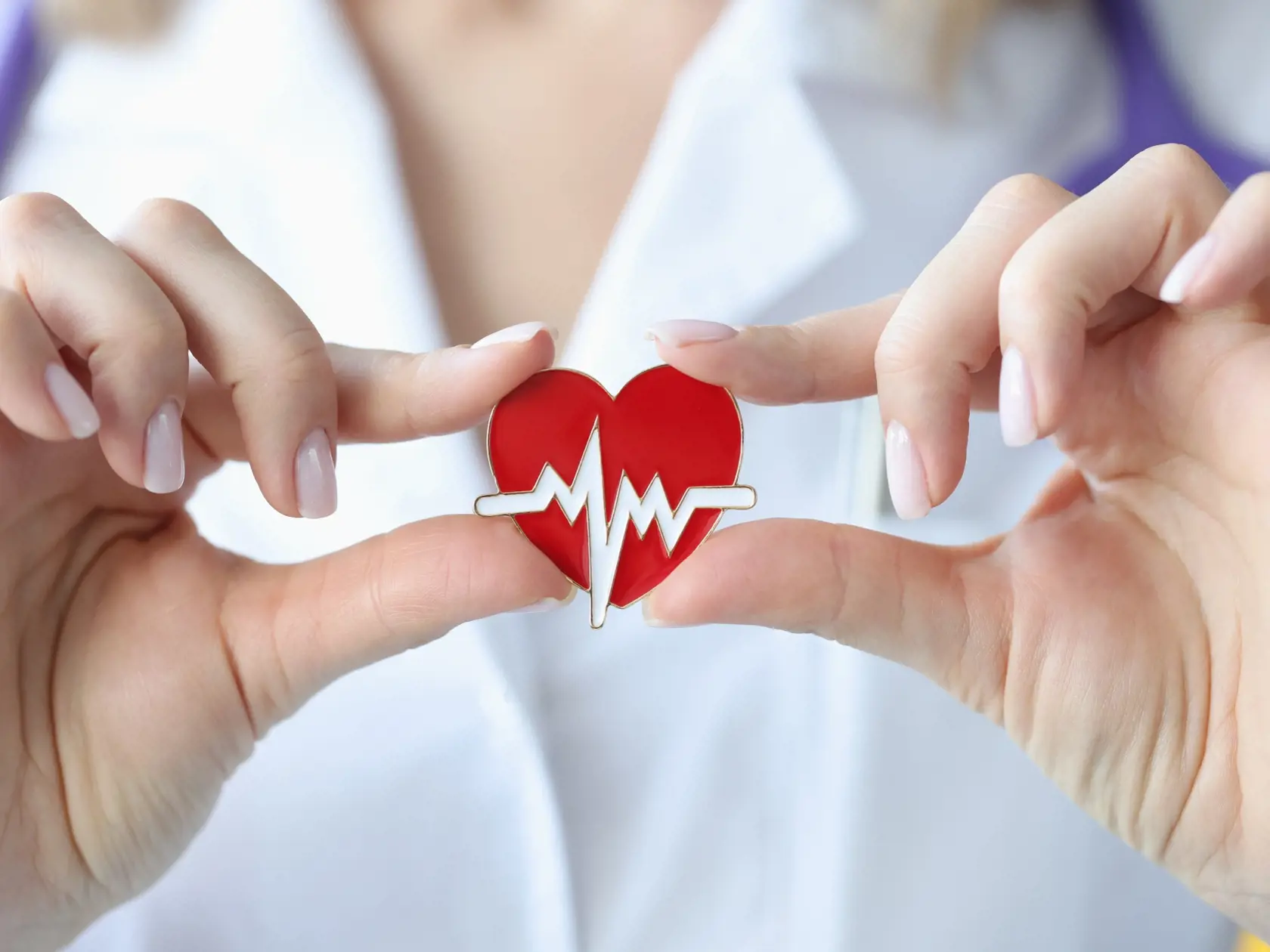 Doctor,Holds,In,His,Hands,An,Icon,With,Cardiogram,Of