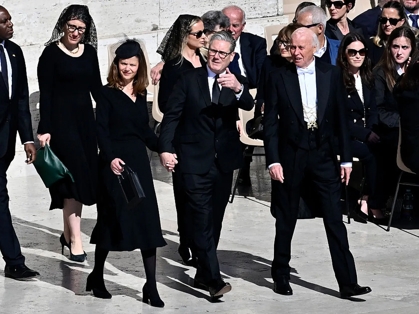 Britský premiér Keir Starmer s manželkou Victoriou.