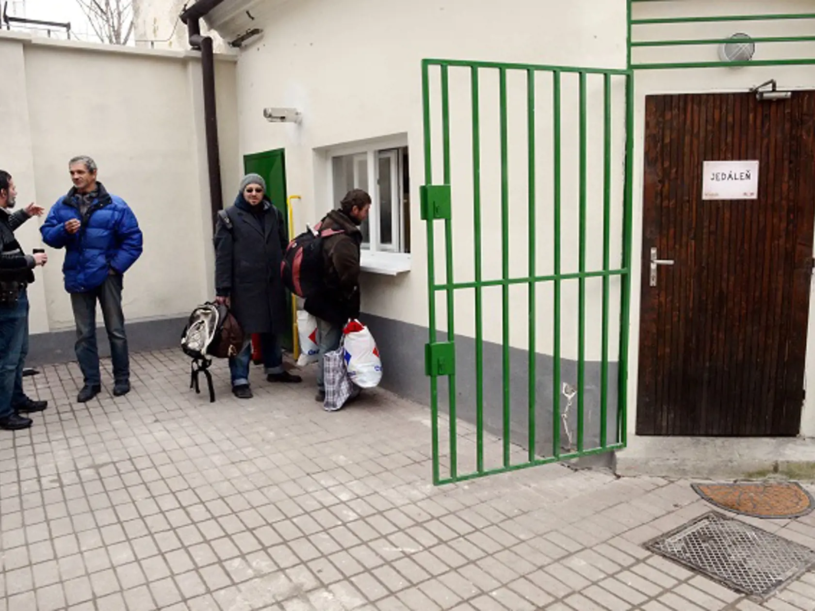 Primátor hlavného mesta SR Bratislavy Milan Ftáčnik si prezrel v stredu 5. februára 2014 denný stacionár pre ľudí bez prístrešia na Mýtnej ulici 33 v Bratislave. Spolu s predstaviteľmi občianskeho združenia VAGUS a zamestnancami Oddelenia sociálnych vecí magistrátu bude následne na tlačovej konferencii hodnotil realizáciu projektu a výsledky magistrátu v sociálnej oblasti. Na snímke zariadenie denného stacionáru. FOTO TASR – Štefan Puškáš