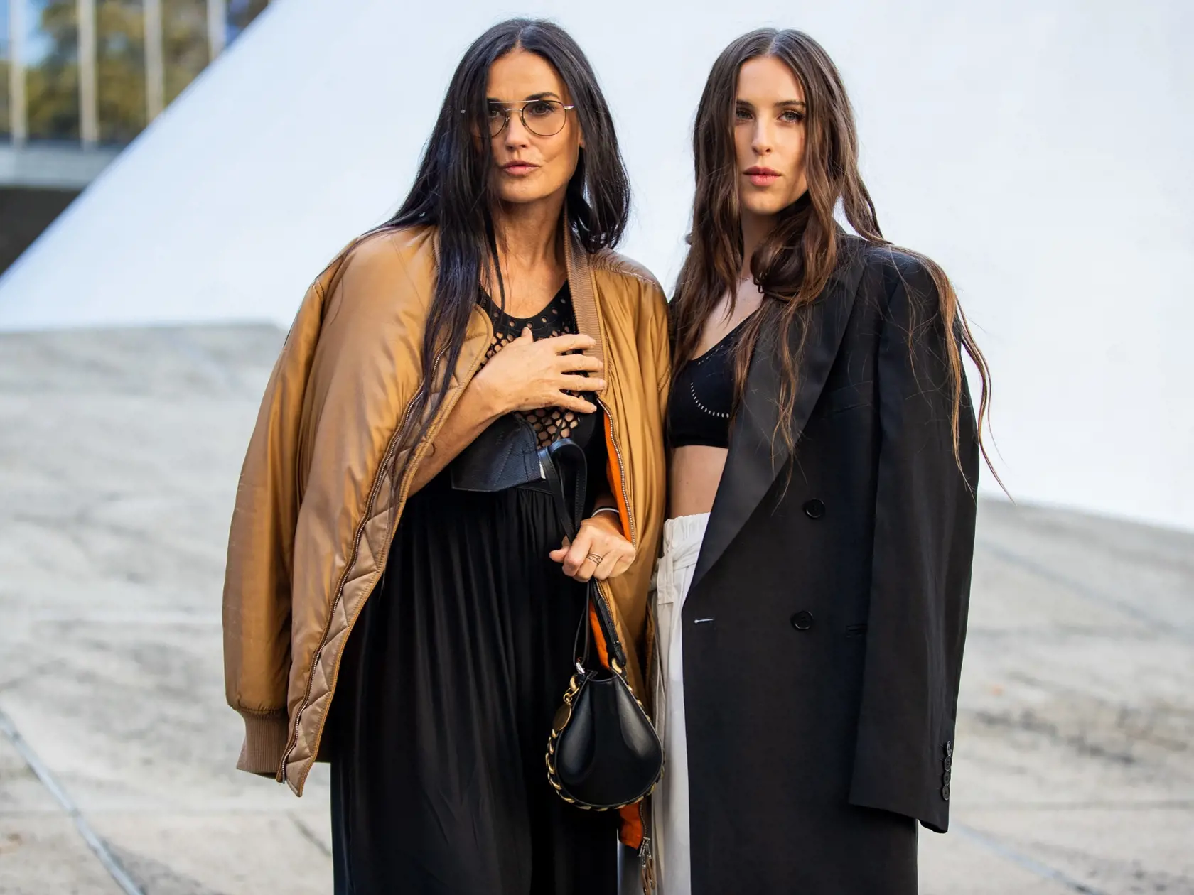 Demi Moore s dcérou Scout na prehliadne návrhárky Stelly McCartney na Parížskom týždni módy.