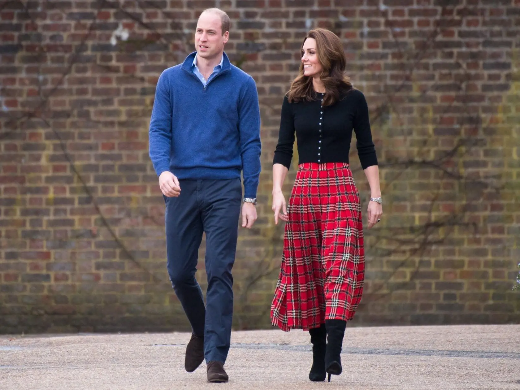 William a Kate dorazili na vianočnú besiedku v Kensingtonskom paláci. Kate je z mesiaca ne mesiac chudšia aj napriek tomu, že vynosila tri deti
