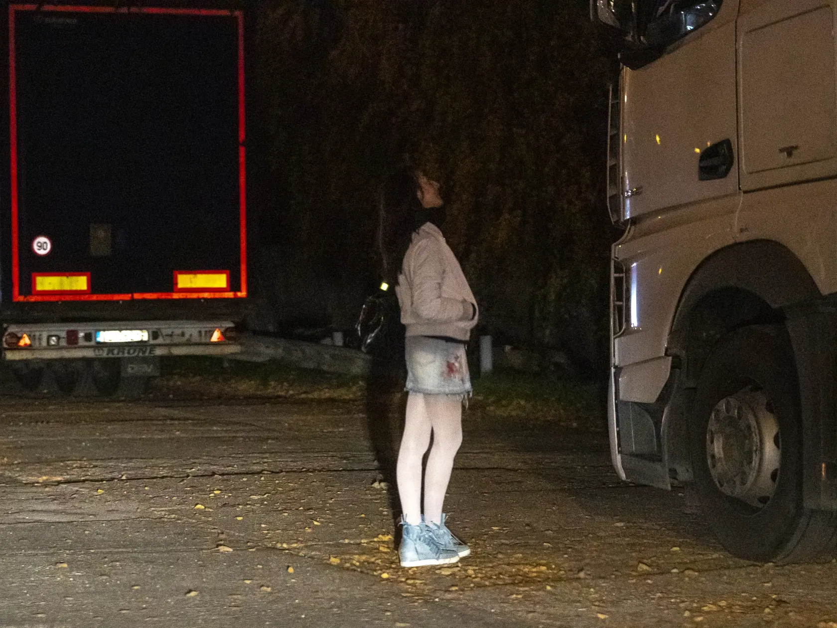 Prostitútky zo Slovnaftskej sa po úspešnom zárobku veľmi často presúvajú do vyššie spomenutého Pentagonu. Tieto dve miesta majú určitú desivú spojitosť. Na Slovnaftskej si "zarobia" a do Pentagonu idú následne nakupovať (drogy).