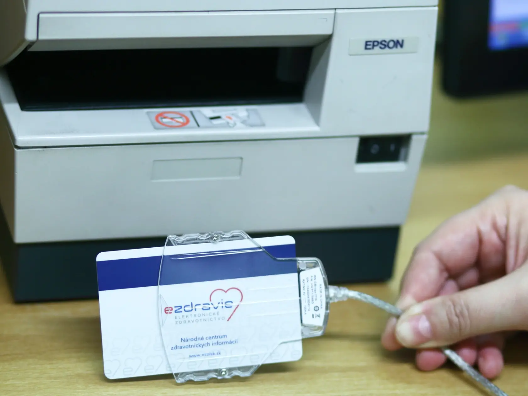Jedným z príkladov je elektronické predpisovanie receptov, ktoré ani po štyroch mesiacoch od novely zákona o Národnom zdravotníckom informačnom systéme, nie je plne funkčné.