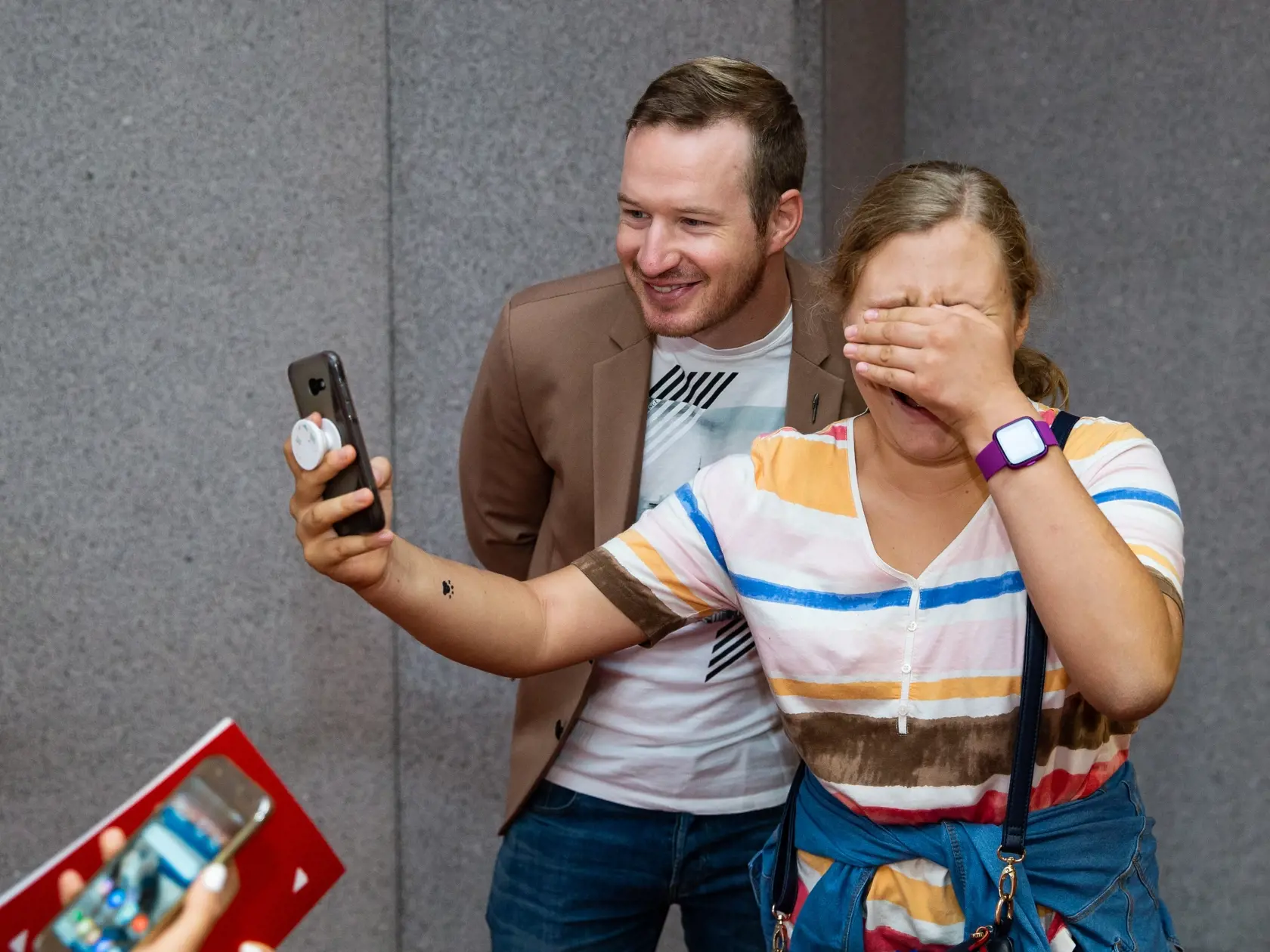 Hviezda Oteckov Román Poláčik si išiel spraviť s fanúšičkou selfie, tá od trémy vybuchla do smiechu.