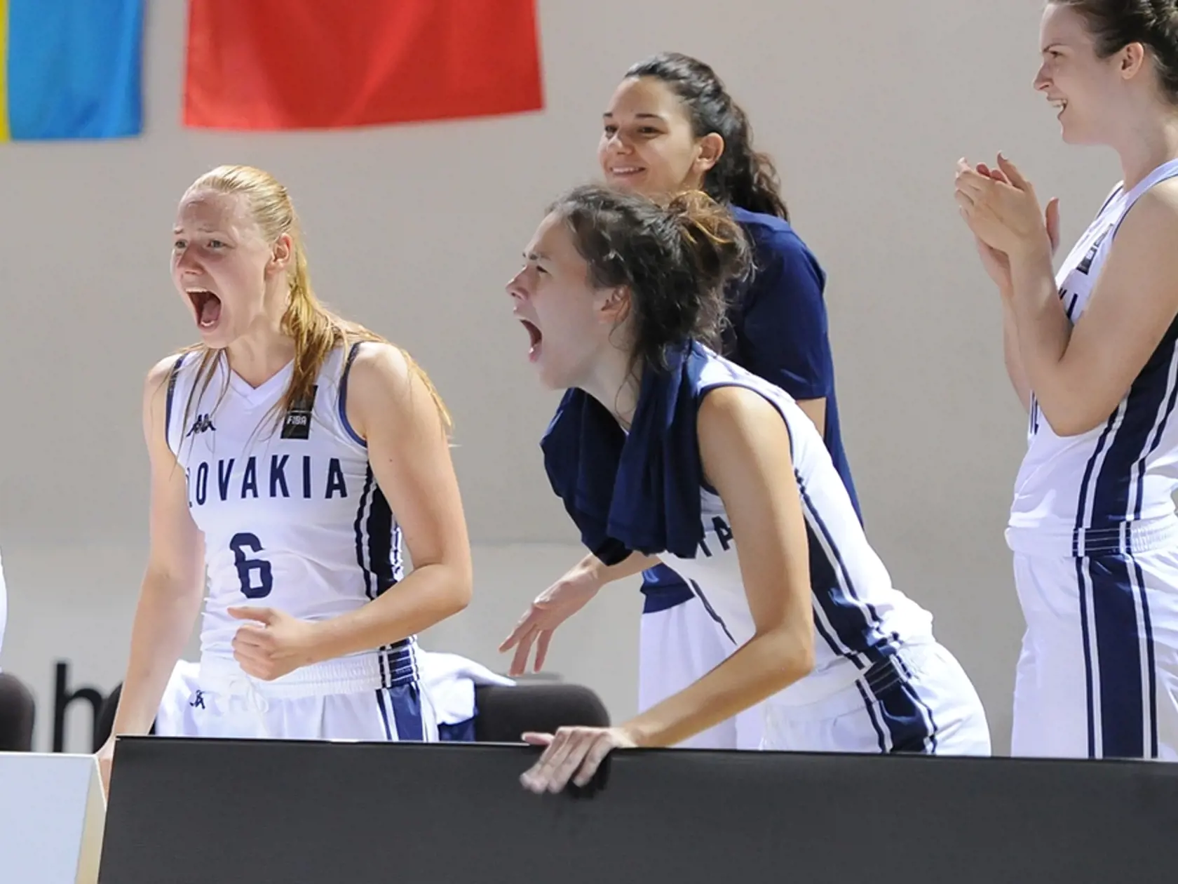 Basketbalový potenciál Marcely Dolniakovej si všimli aj na najvyšších miestach, a tak nečudo, že v roku 2016 reprezentovala Slovensko na európskom šampionáte do 18 rokov. V národnom tíme nosila číslo 4.