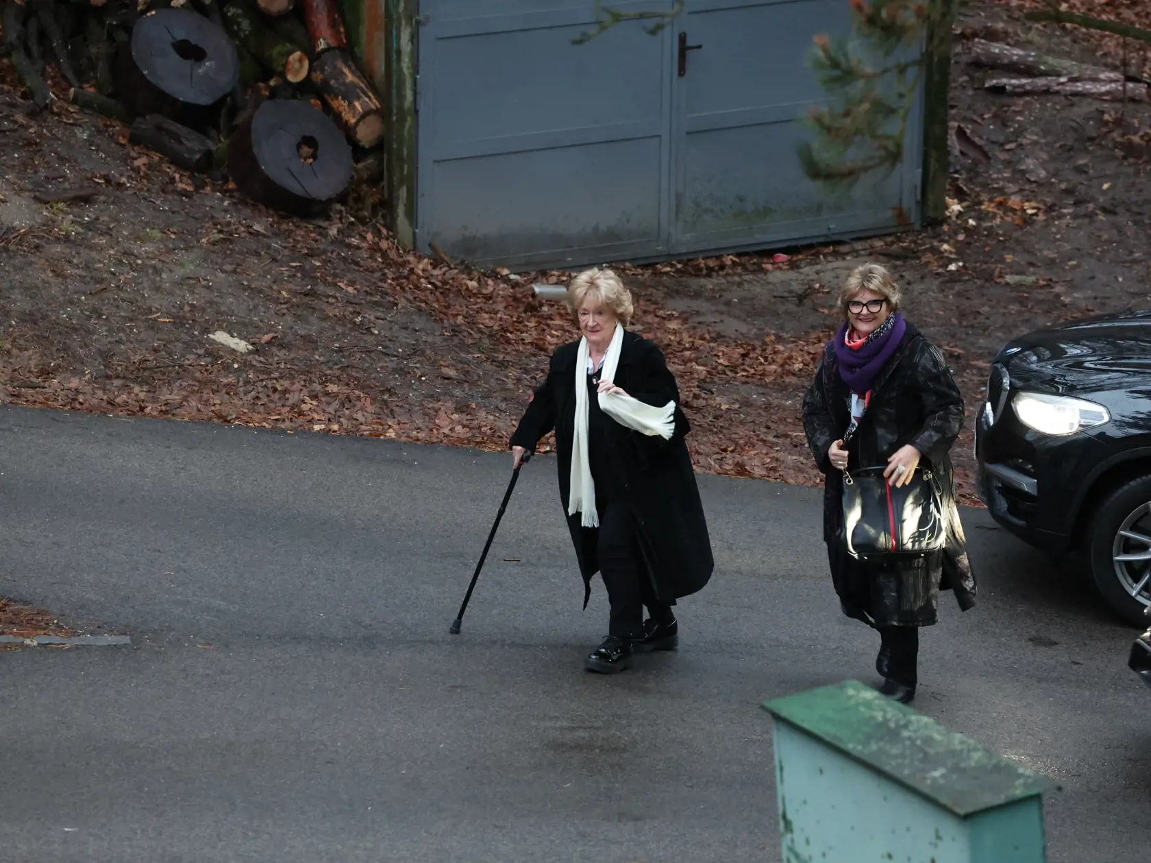 Ivanovi Letkovi prišla dať zbohom aj jeho exmanželka Silvia Stredňanská-Letková (vľavo).