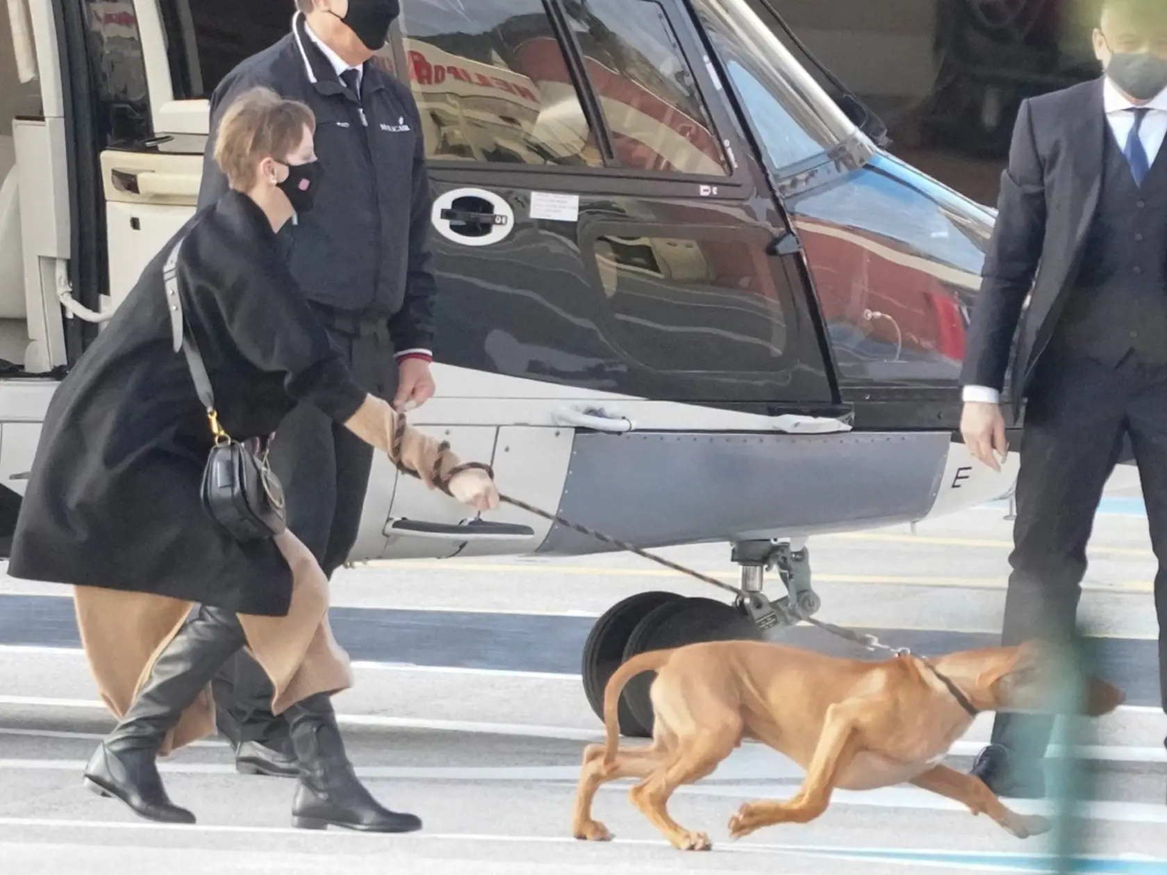 Princezná Charlene na letisku.