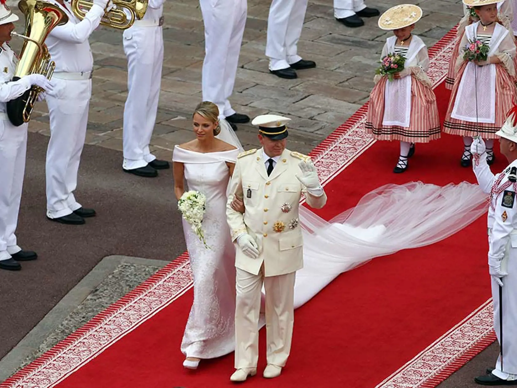 1. júl 2011 - princ Albert II. a princezná Charlene z Monaka