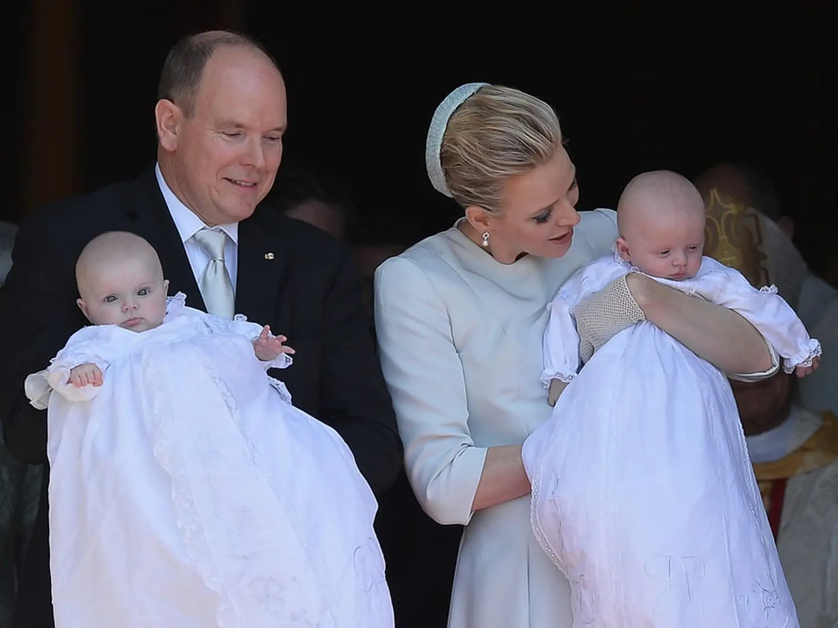 Princ Albert, princezná Charlene a princezná Gabriella s princom Jacquesom.