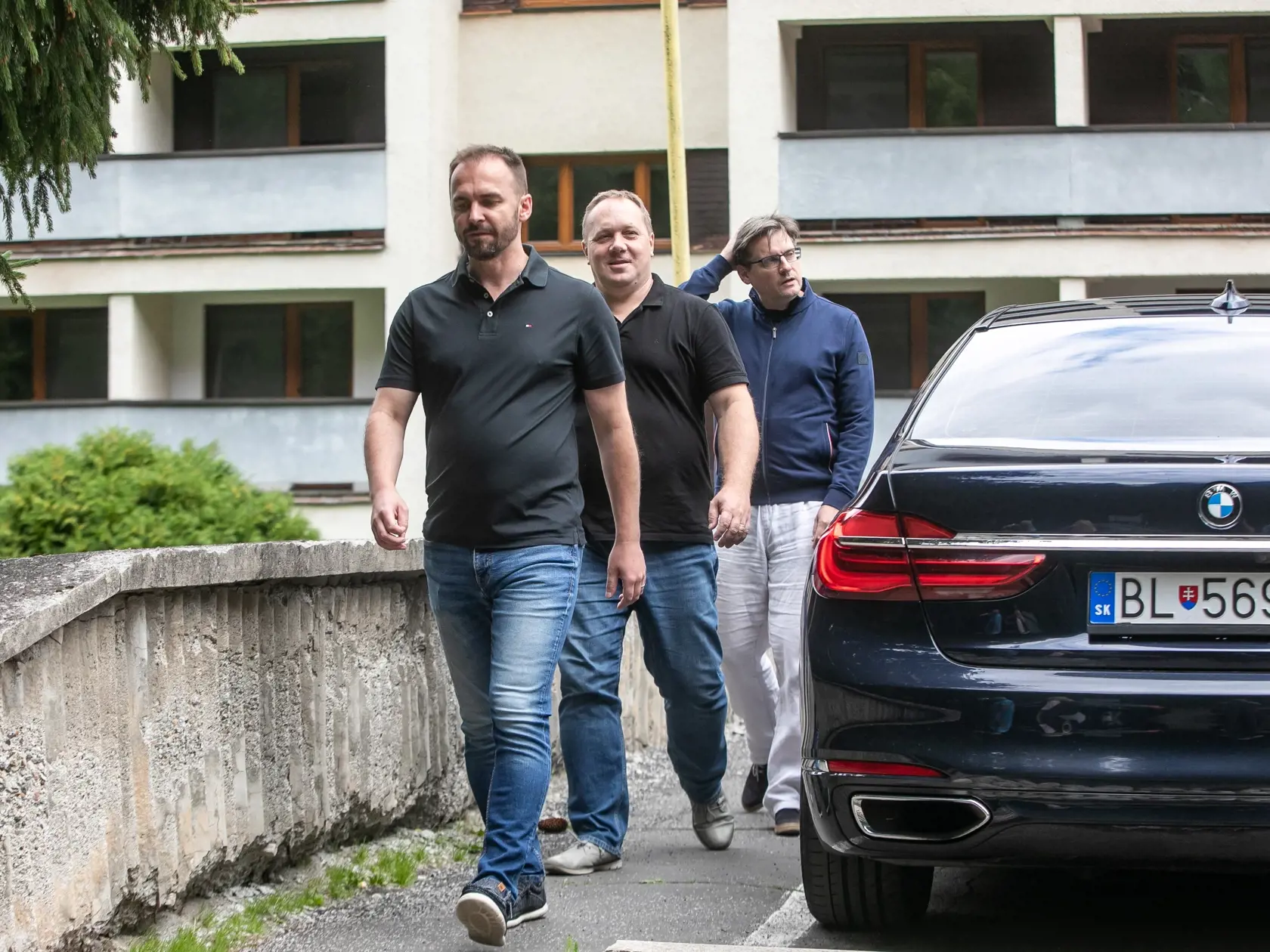 Poslanci OĽANO prichádzajú na team building v rekreačnom zariadení Ministerstva vnútra v Liptovskom Jáne - Bystré.