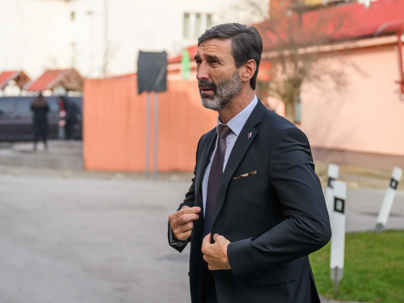 Minister zahraničných vecí a európskych záležitostí SR Juraj Blanár (Smer) prichádza na výjazdové rokovanie vlády v Topoľčiankach, okres Zlaté Moravce 27. novembra 2024. 