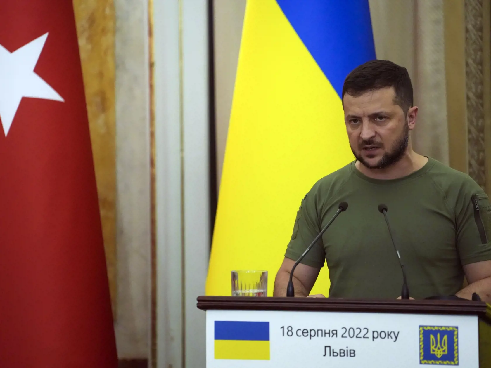 WA 50 Ľvov - Ukrajinský prezident Volodymyr Zelenskyj reční počas spoločnej tlačovej konferencie s tureckým prezidentom Recepom Tayyipom Erdoganom a generálnym tajomníkom OSN Antóniom Guterresom v ukrajinskom meste Ľvov vo štvrtok 18. augusta 2022. Diskutovali o dohode o vývoze obilia, potrebe politického riešenia konfliktu na Ukrajine a situácii v Ruskom obsadenej Záporožskej jadrovej elektrárni. FOTO TASR/AP 

Ukrainian President Volodymyr Zelenskyy attends joint press conference with Turkish 