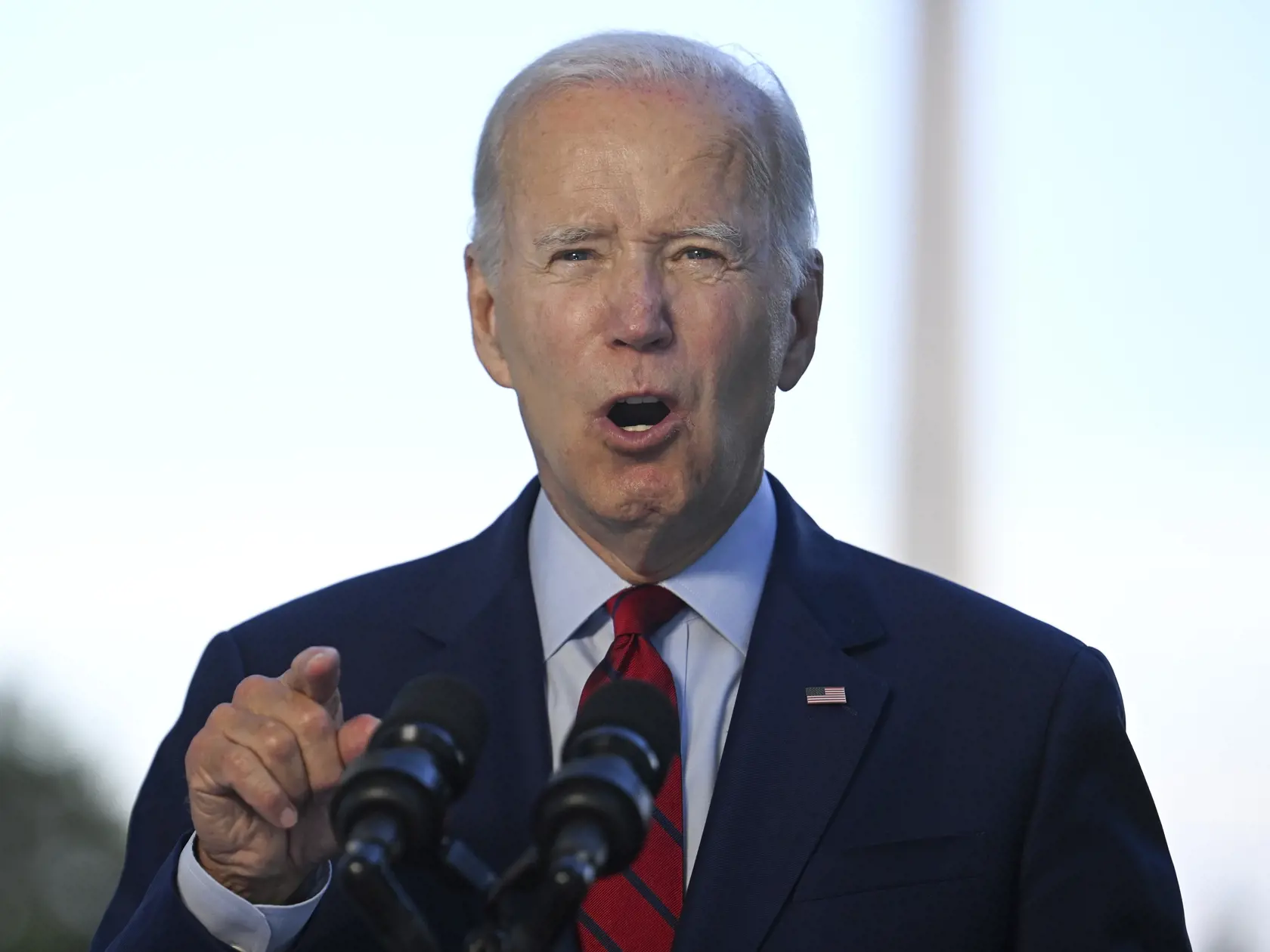WA 6 archív Washington - Na archívnej snímke z 1. augusta 2022 americký prezident Joe Biden gestikuluje počas prejavu z Modrého balkóna Bieleho domu vo Washingtone. Biden privítal v nedeľu 7. augusta 2022 prímerie medzi Izraelom a militantmi zo skupiny Palestínsky islamský džihád (PIJ), zamerané na ukončenie najnovšieho konfliktu v pásme Gazy. Všetky strany vyzval, aby ho dodržiavali, informovala agentúra AFP, od ktorej TASR správu prevzala. FOTO TASR/AP  

FILE - President Joe Biden speaks from