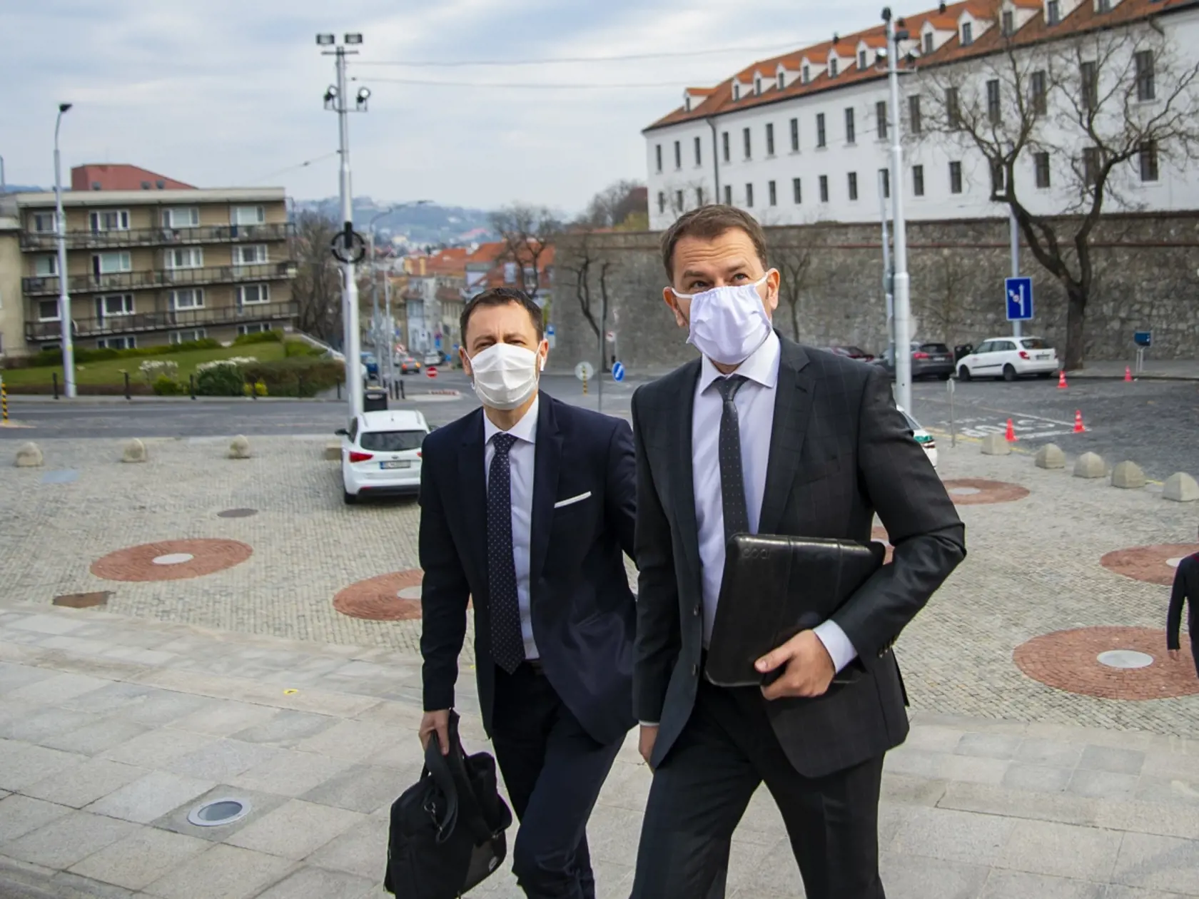 Eduard Heger prišiel aj na úvodnú schôdzu Národnej rady spoločne s Igorom Matovičom.