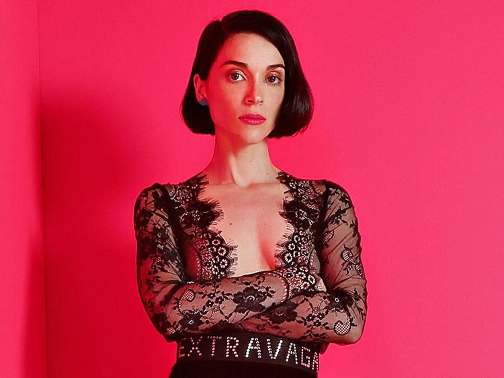 Po boku Kristen Stewart sa objavila aj speváčka Annie Clark.