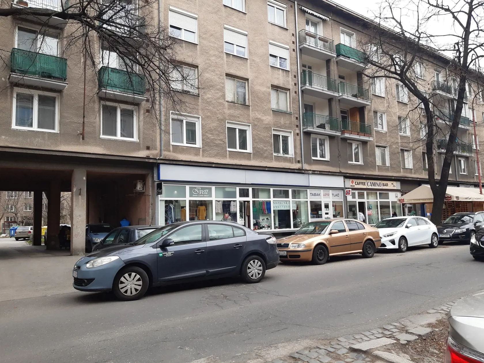 Košická ulica v Bratislave, kde to vždy žilo, je teraz poloprázdna.