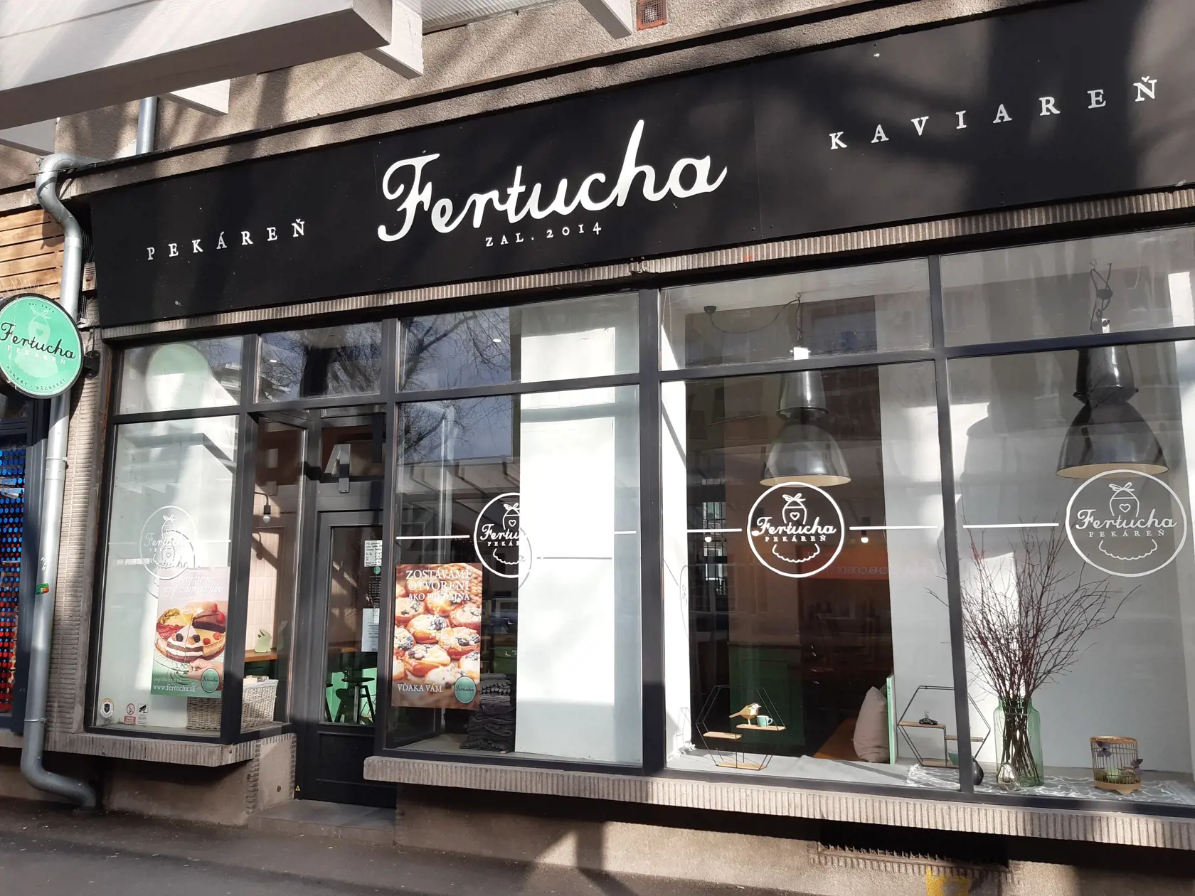 Pekáreň s kaviarňou Fertucha funguje takmer normálne, len s menšími tržbami.