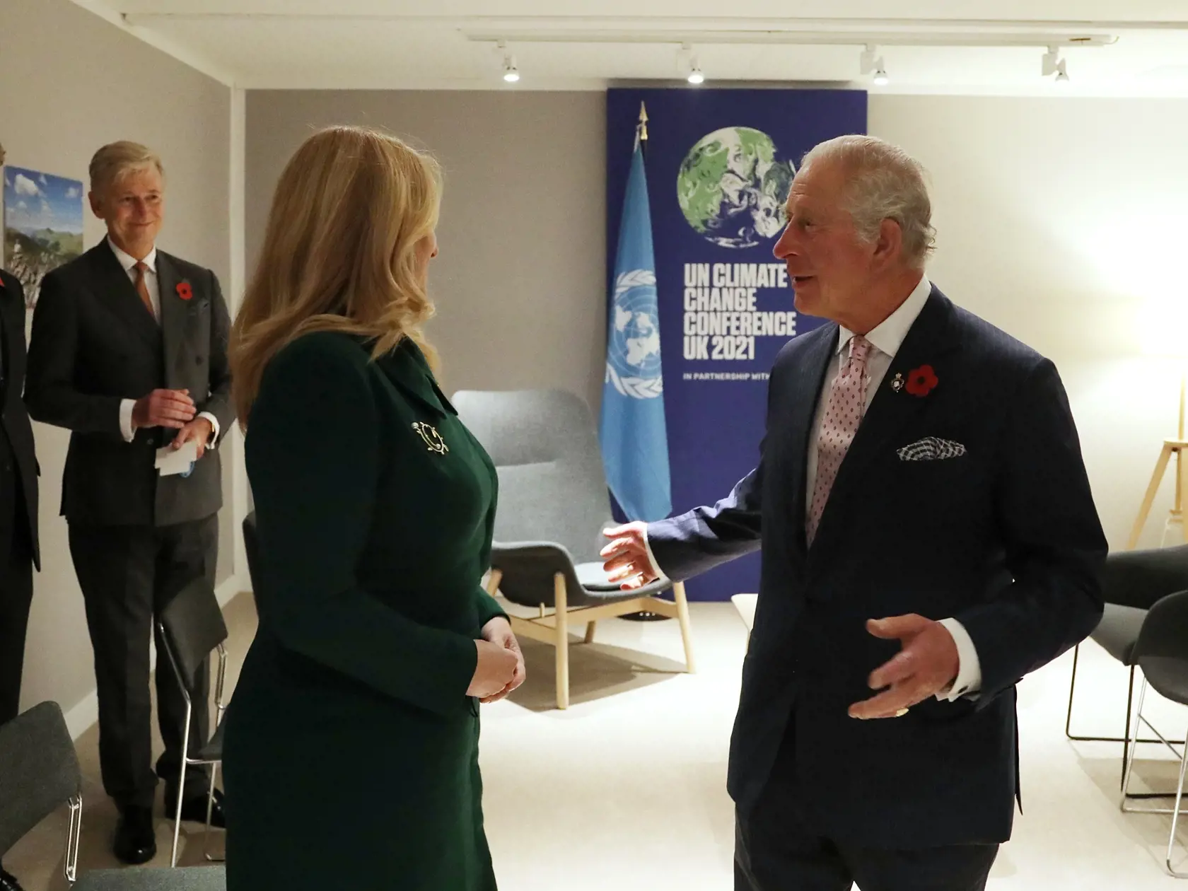 Slovenská prezidentka Zuzana Čaputová sa v rámci klimatickej konferencie v škótskom Glasgowe stretla s britským princom Charlesom, s ktorým diskutovala o opatreniach na ochranu klímy.