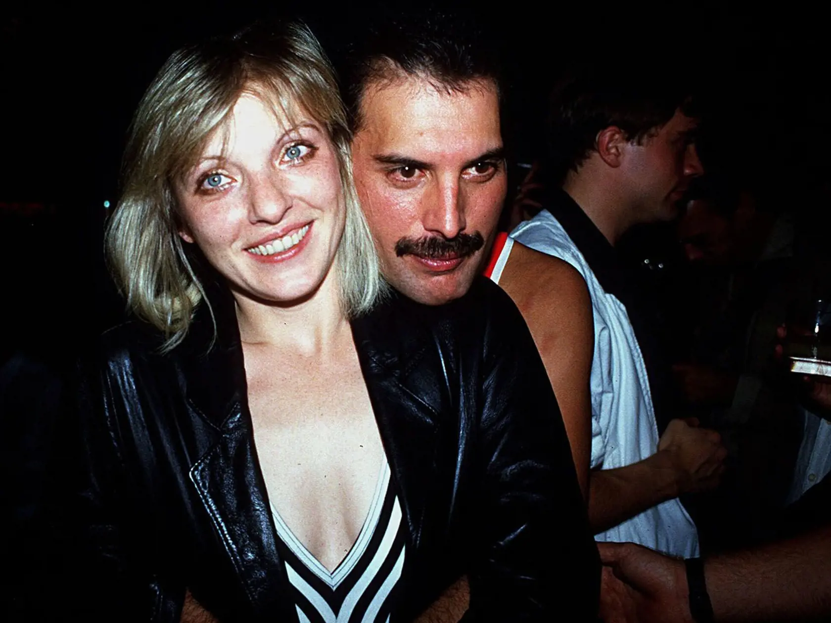 Freddie s Mary Austinovou na oslave svojich 38. narodenín.