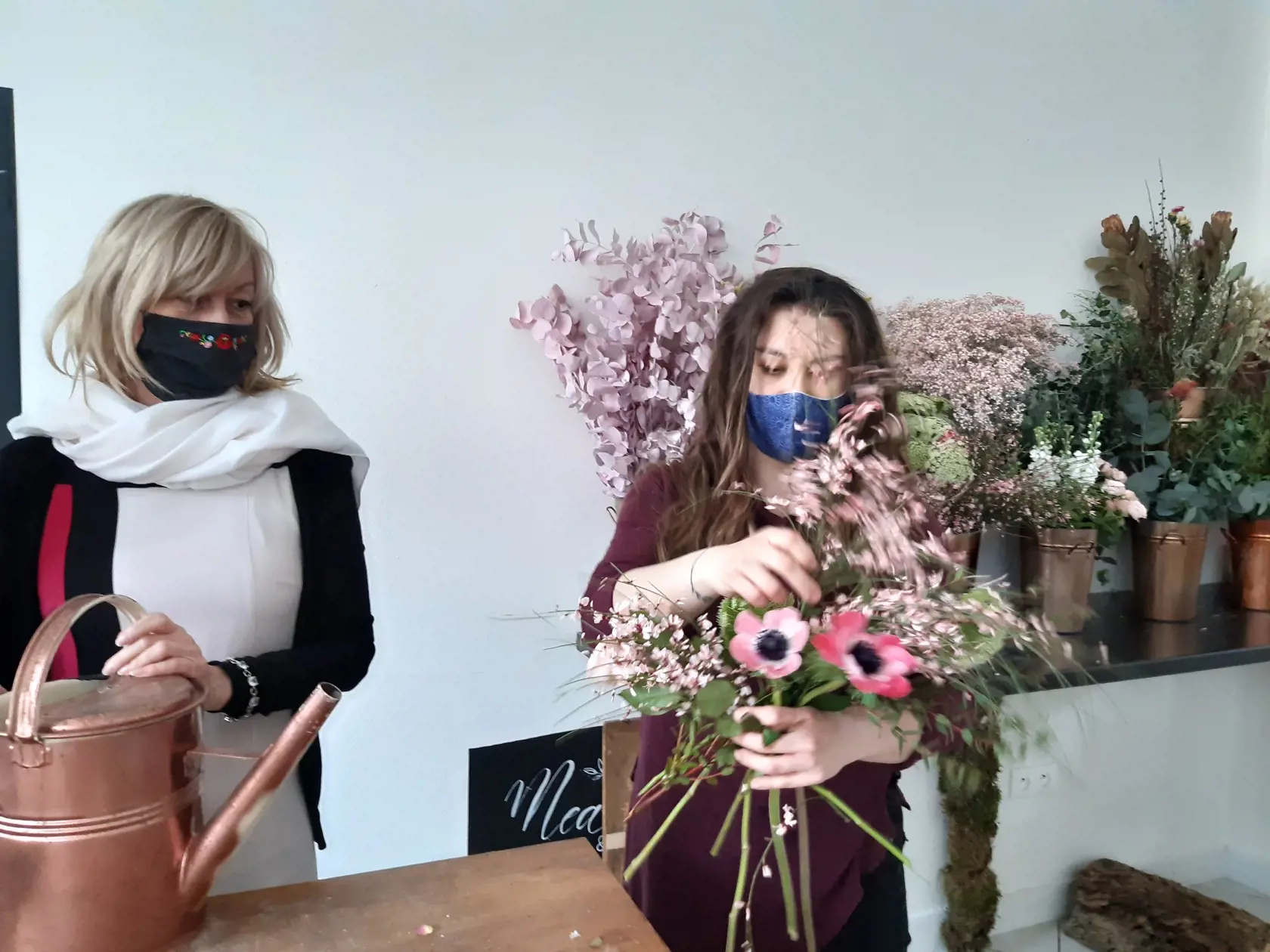 Kaviareň v kvetinárstve Meadow si otvorili mama s dcérou s dobrým konceptom, ale v zlom čase.