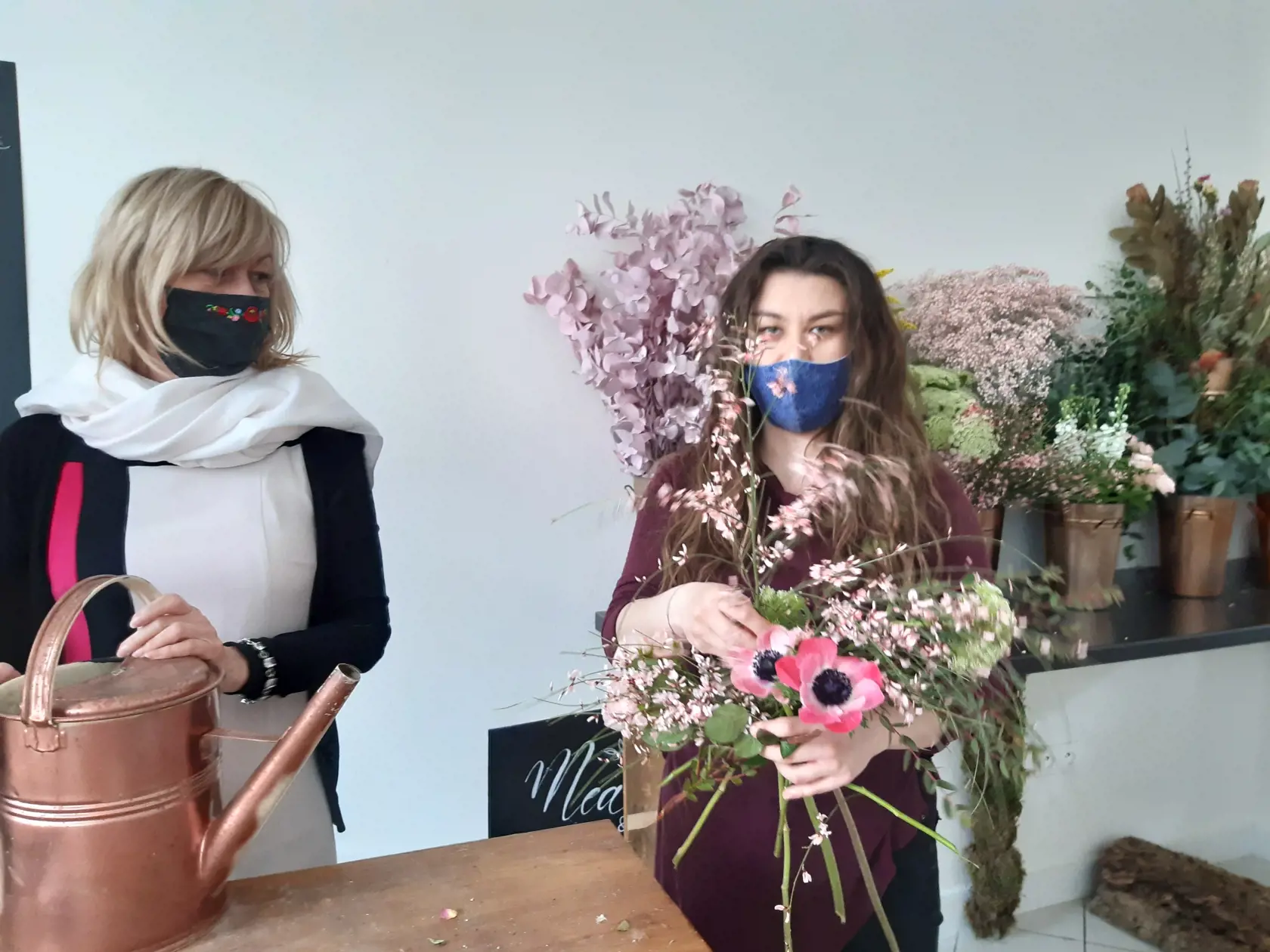 Kaviareň v kvetinárstve Meadow si otvorili mama s dcérou s dobrým konceptom, ale v zlom čase.