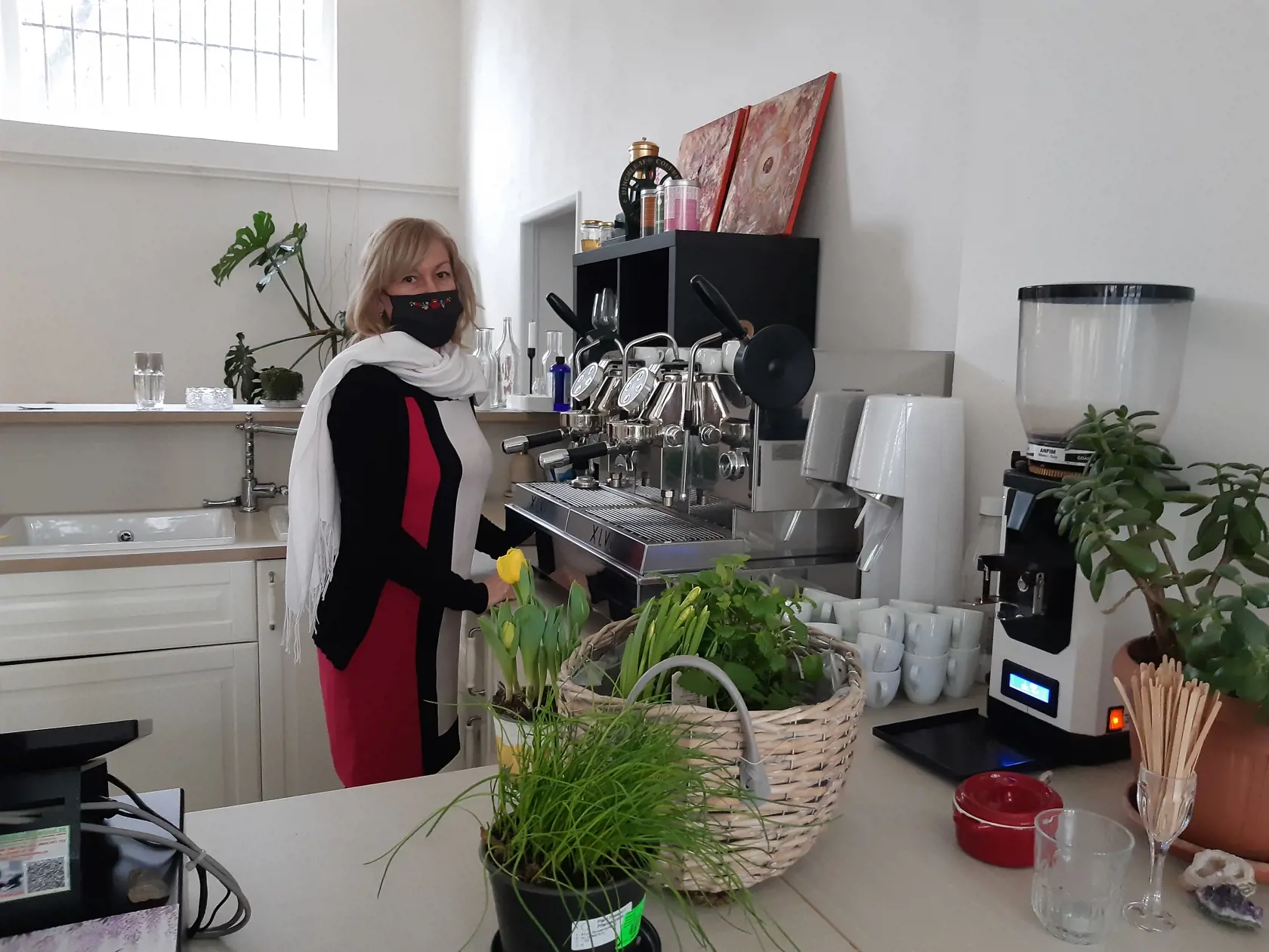 Kaviareň v kvetinárstve Meadow si otvorili mama s dcérou s dobrým konceptom, ale v zlom čase.