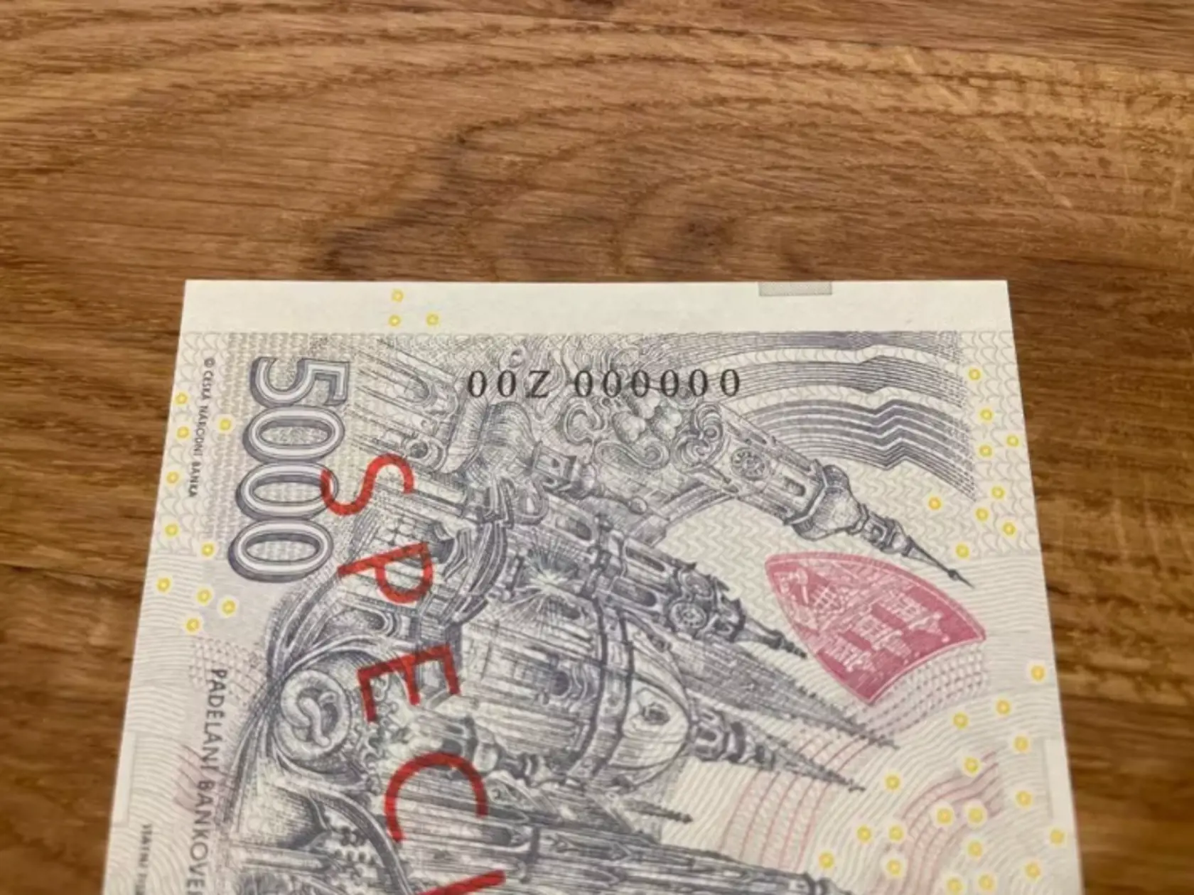 Anulát českej päťtisíc-koruny vydražený za 2 177,13€.