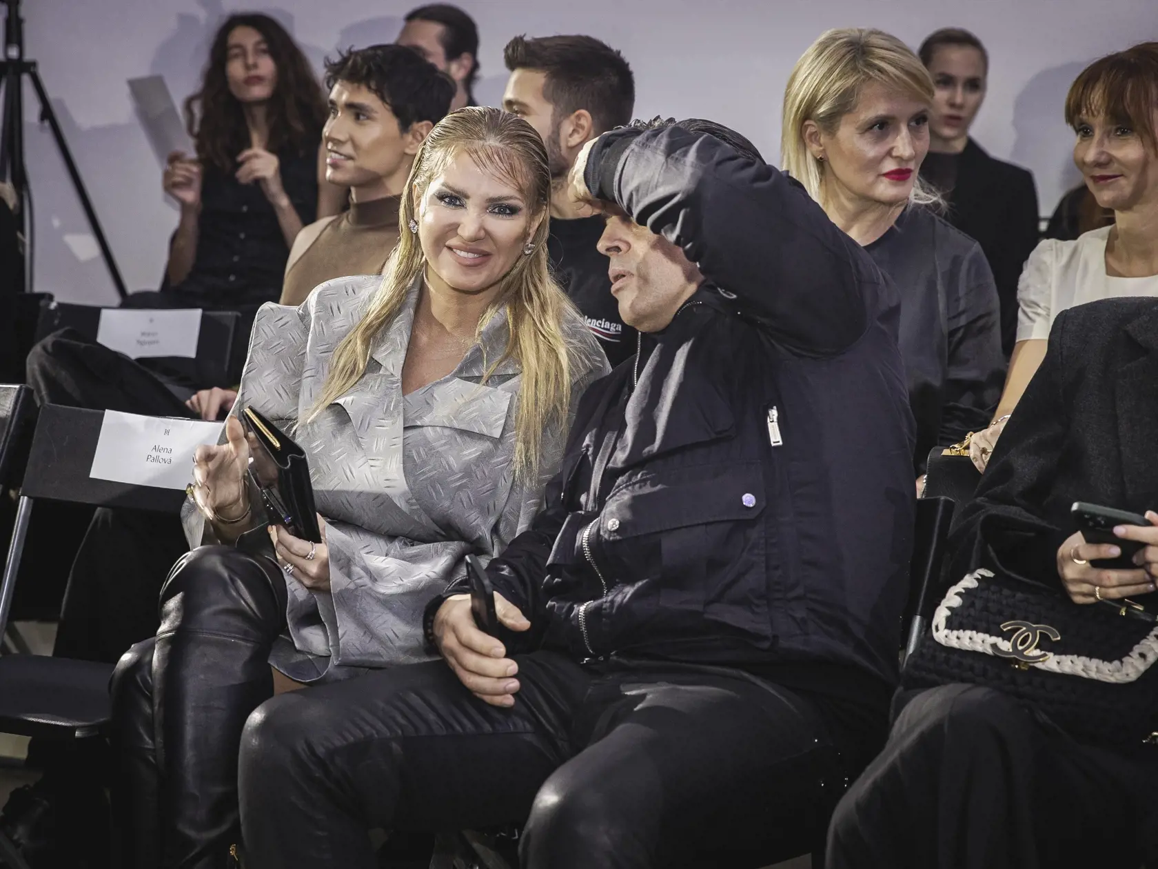 Na snímke Alena Pallová, Miro Šimonič a Michaela Kocianová počas módnej prehliadky Marcela Holubca W s názvom MHW Charactere 2022.
