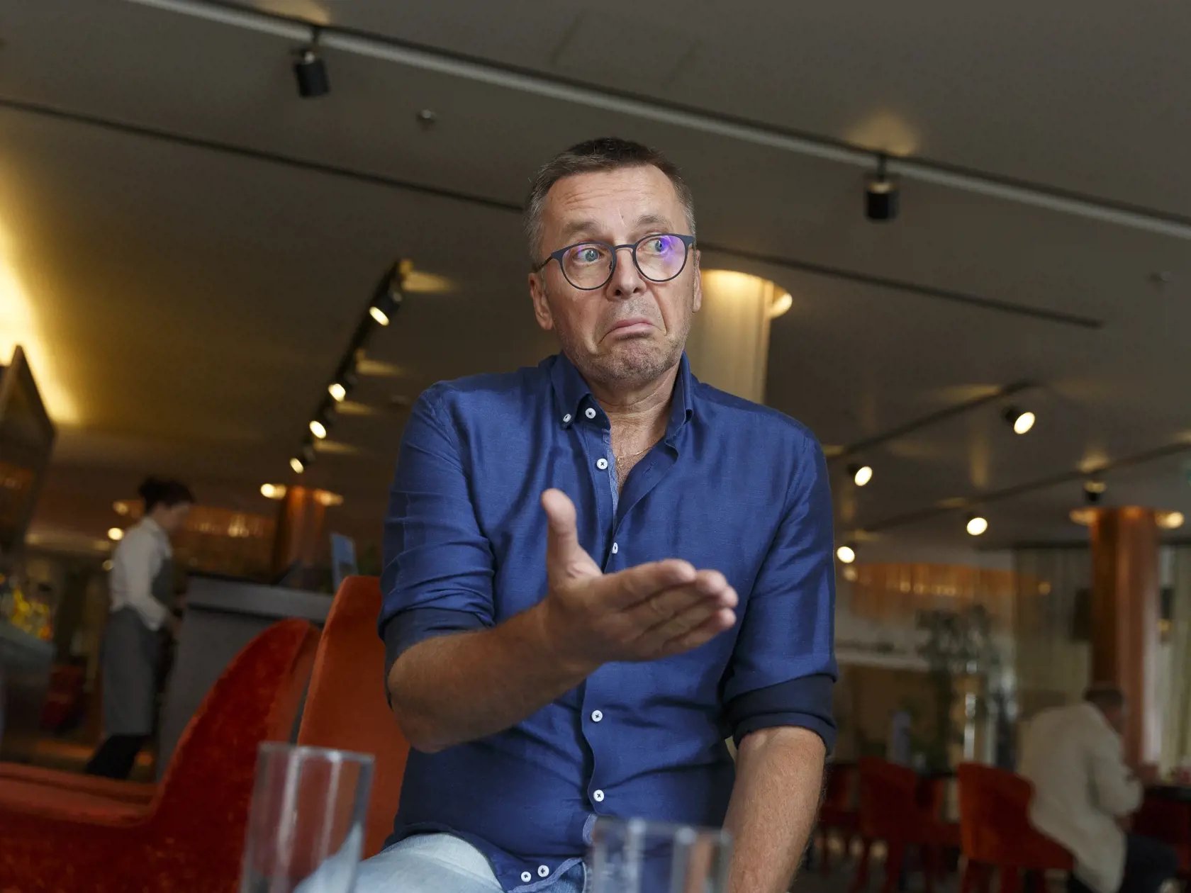 Rozhovor Politika P1 s bývalým monistrom financií Ivanom Miklošom
