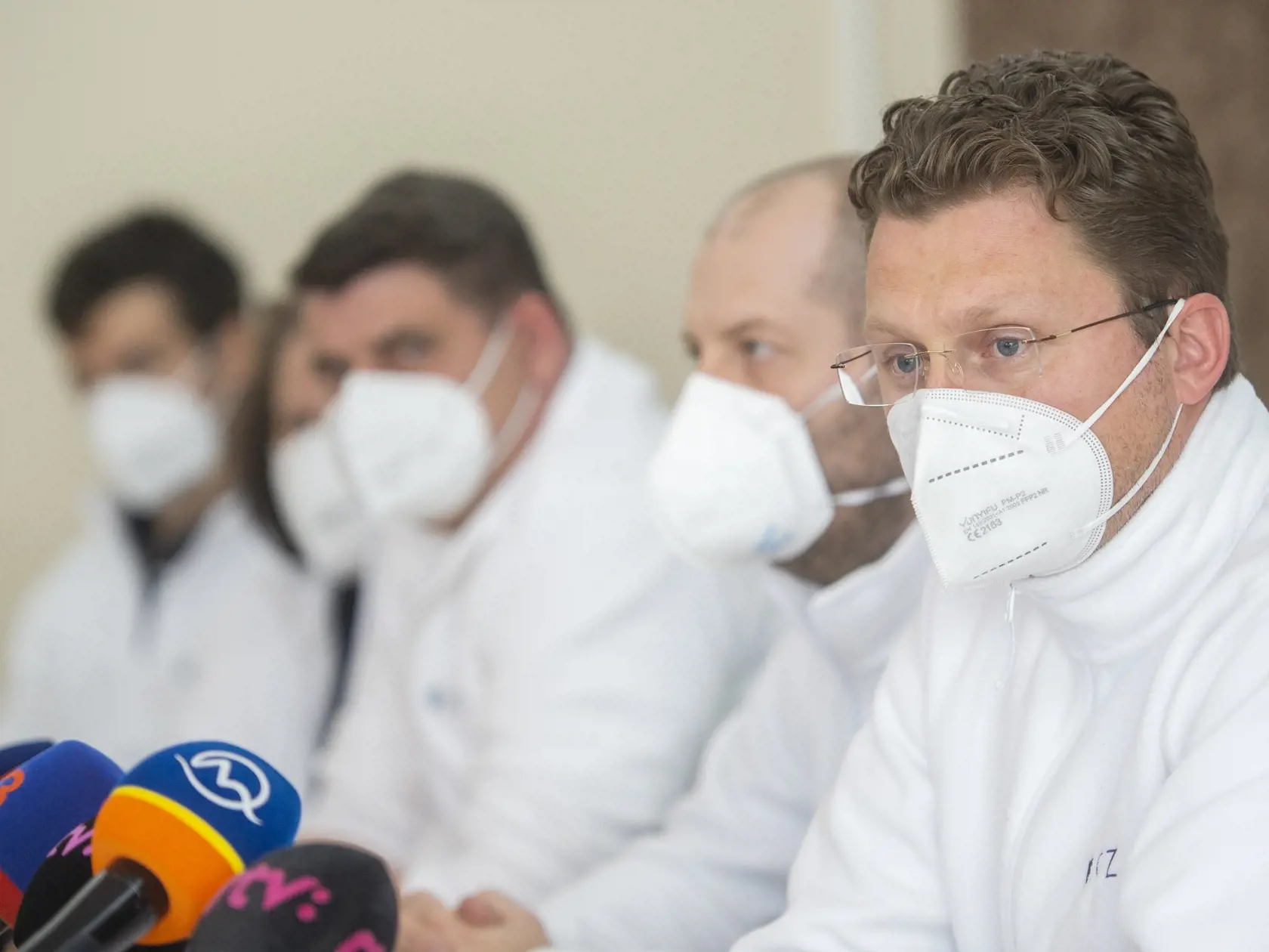 Lekárske odborové združenie (LOZ) zvolalo tlačovú konferenciu na Tému "Vláda svojou nečinnosťou nedáva lekárom na výber"