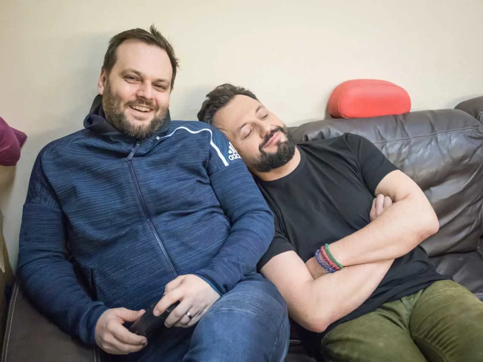 Dlhé čakanie si moderátori občas spríjemnia aj „šlofíkom.“