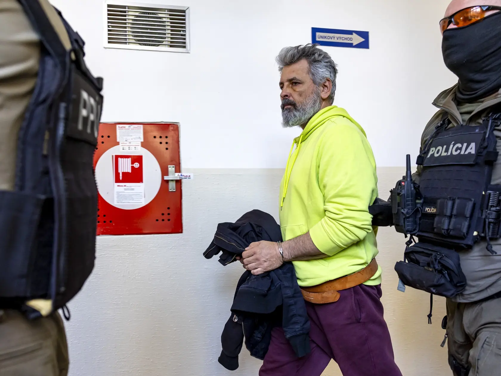 Rozhodovanie o väzbe pre obvineného muža, ktorý strieľal na psičkára pri Pamätníku Milana Rastislava Štefánika.
