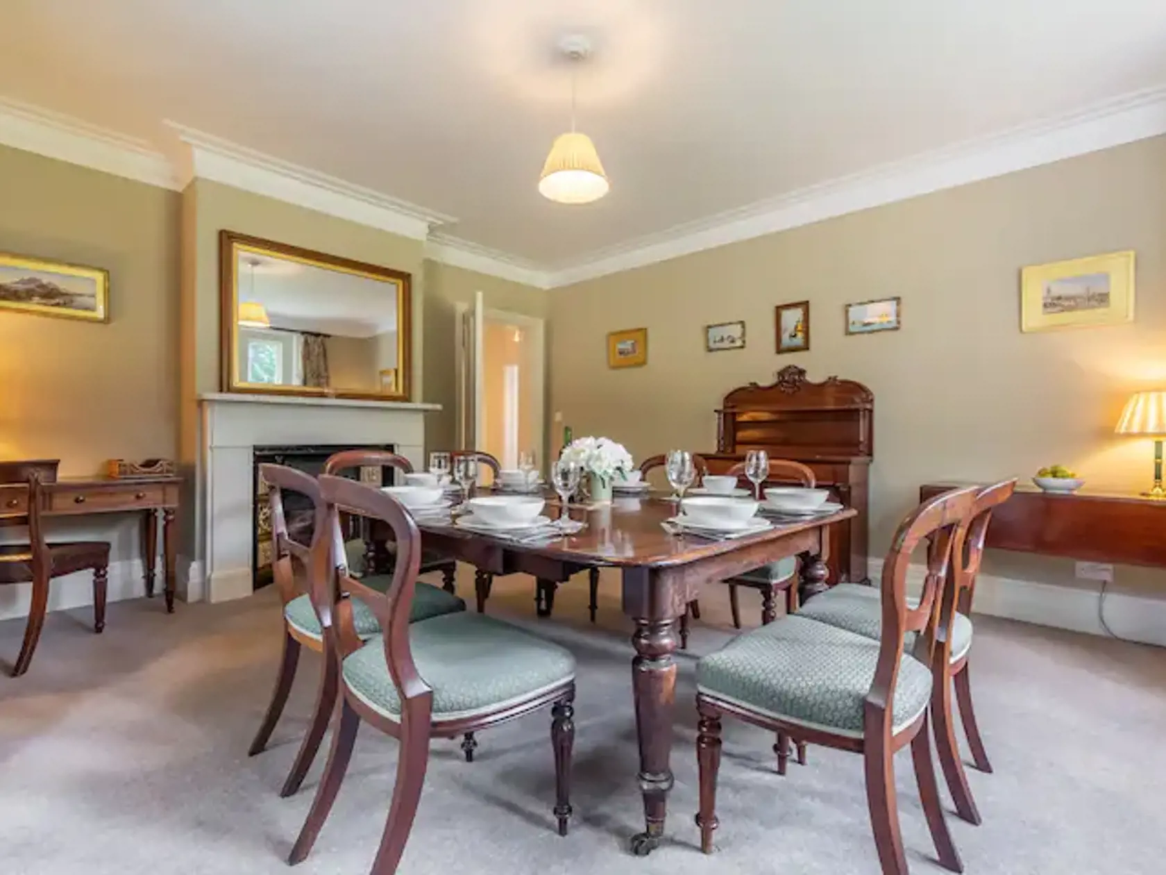 Nehnuteľnosť sa nachádza na panstve Sandringham a pýši sa menom Garden House.