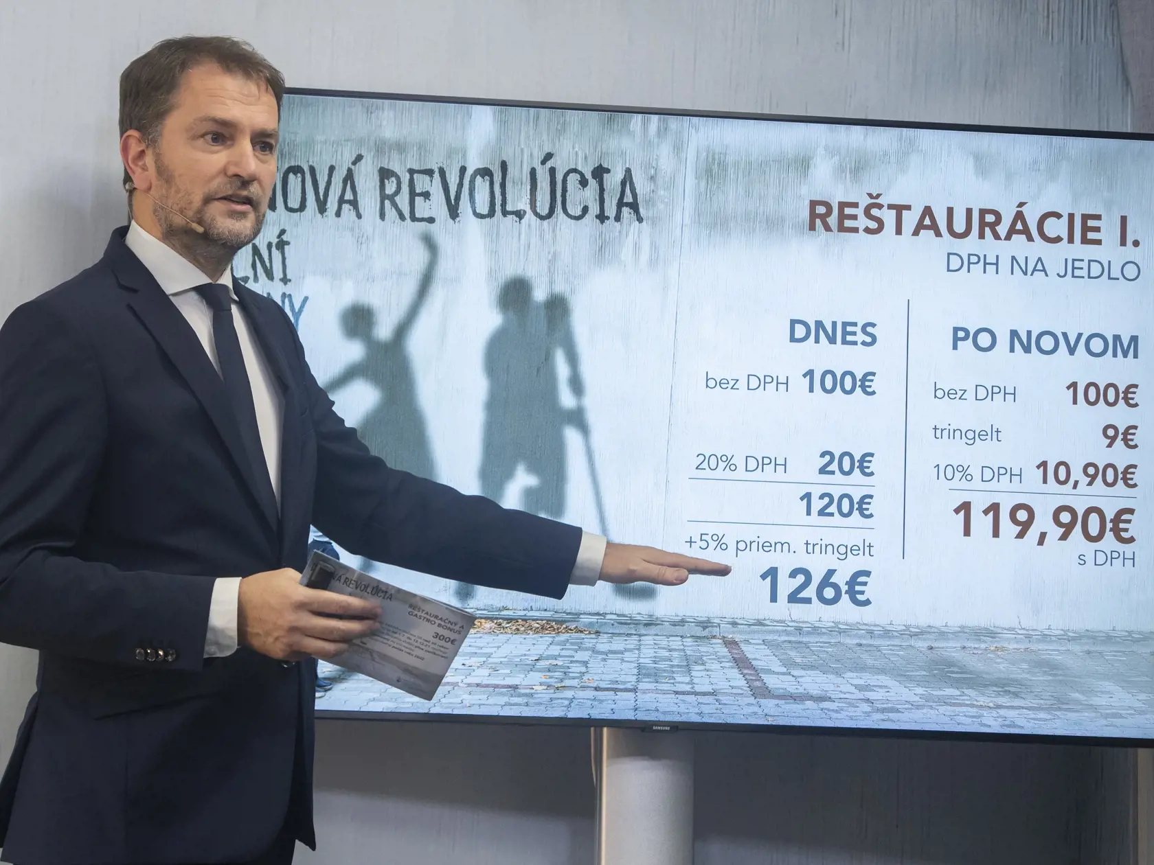 Na snímke podpredseda vlády a minister financií SR Igor Matovič počas brífingu s novinármi na tému: Daňová revolúcia: Zdaňovanie živnostníkov a reštauračný balík zmien 22. novembra 2021 v Bratislave. FOTO TASR - Martin Baumann