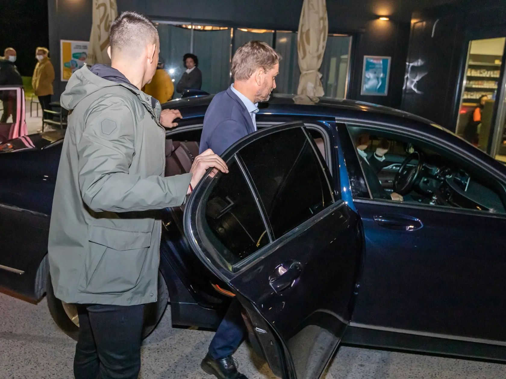 Na snímke je minister financii Igor Matovič počas natáčania slovenského seriálu Pumpa.