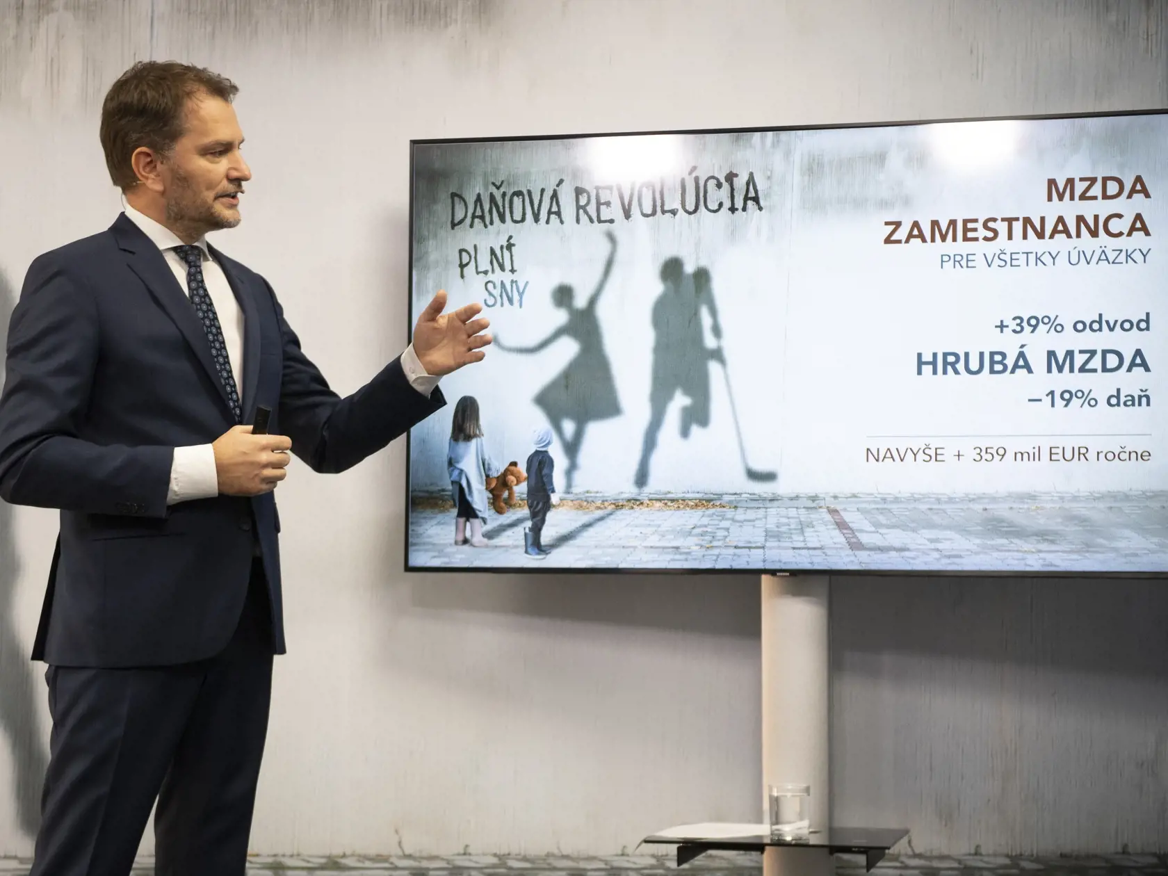 Na snímke ministerstva financií SR Igor Matovič počas predstavovania zdaňovania práce 15. novembra 2021 v Bratislave. FOTO TASR - Pavel Neubauer	