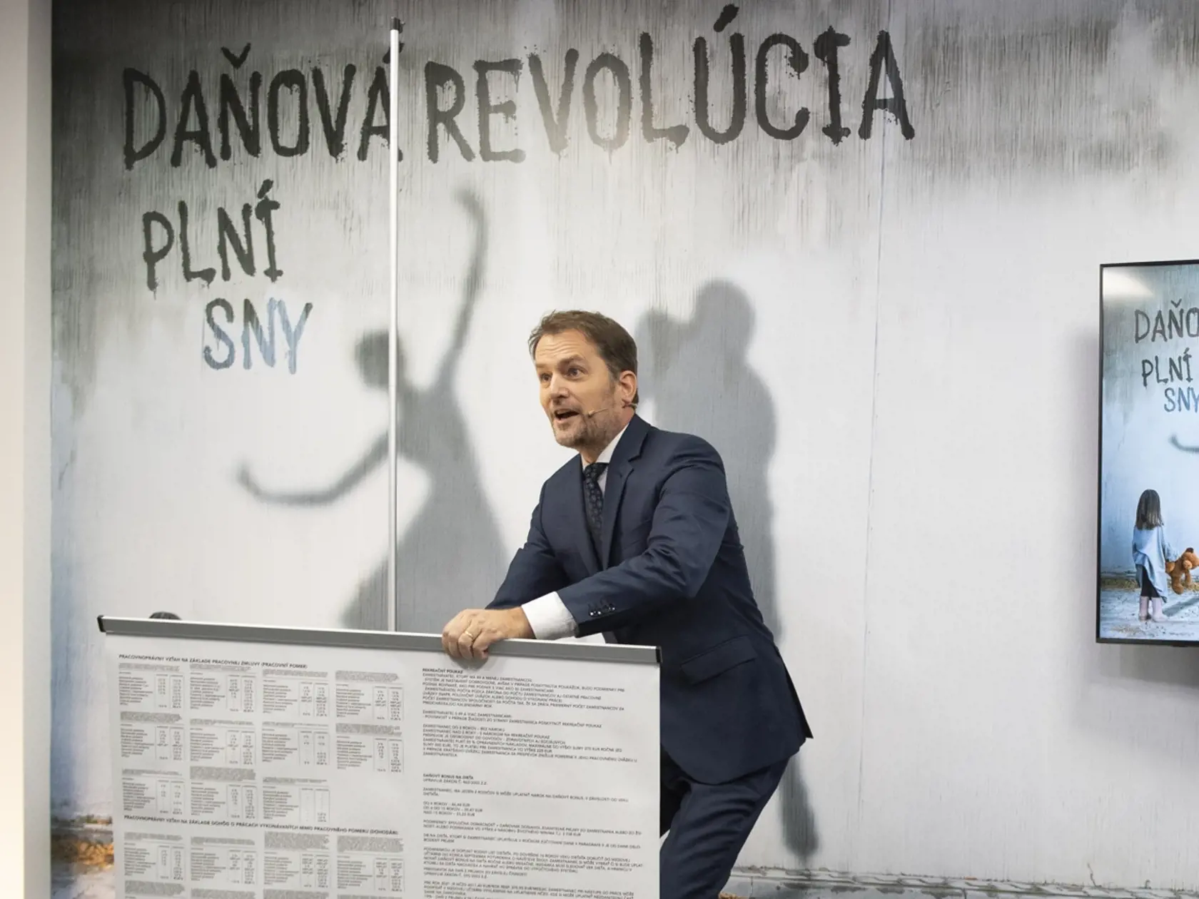 Na snímke ministerstva financií SR Igor Matovič počas predstavovania zdaňovania práce 15. novembra 2021 v Bratislave. FOTO TASR - Pavel Neubauer	