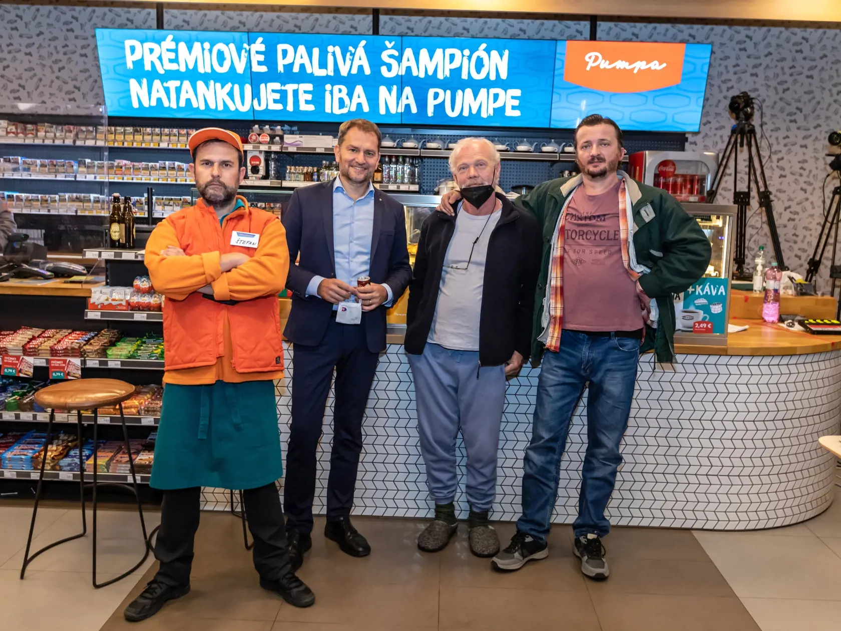 Na snímke je minister financii Igor Matovič počas natáčania slovenského seriálu Pumpa.