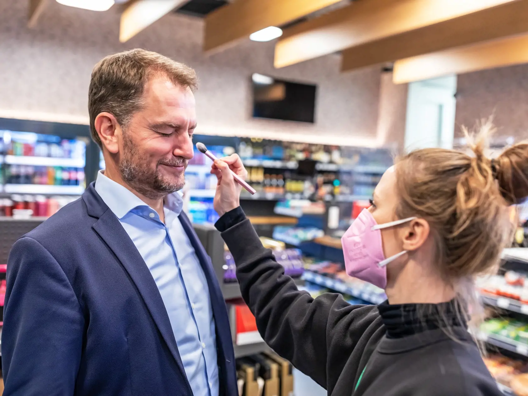 Na snímke je minister financii Igor Matovič počas natáčania slovenského seriálu Pumpa.